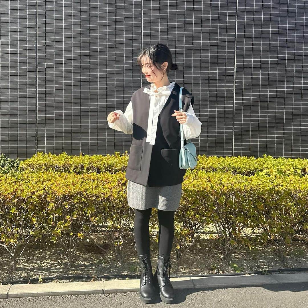 いつたけさんのインスタグラム写真 - (いつたけInstagram)「@uniqlo_jp UNIQLO Cのニットスカート🧶 タイツの季節になったからより履きやすくなったし 合わせる上の服をきれいめにすると カジュアルすぎずに履けておすすめです♪  今日は @sai.official.2021 のベストを合わせました！ このベスト、万能でほんま着回しめちゃ効きます🫶  #fashion #ootd #sai_official_2021 #sai_ootd #sai_madeinjapan #uniqlo #uniqloc #sai #saiの人 #ユニクロ #ママコーデ #ママファッション #40代 #40代ファッション #40代コーデ #名古屋 #いつたけ #itutake」12月10日 21時54分 - itutake