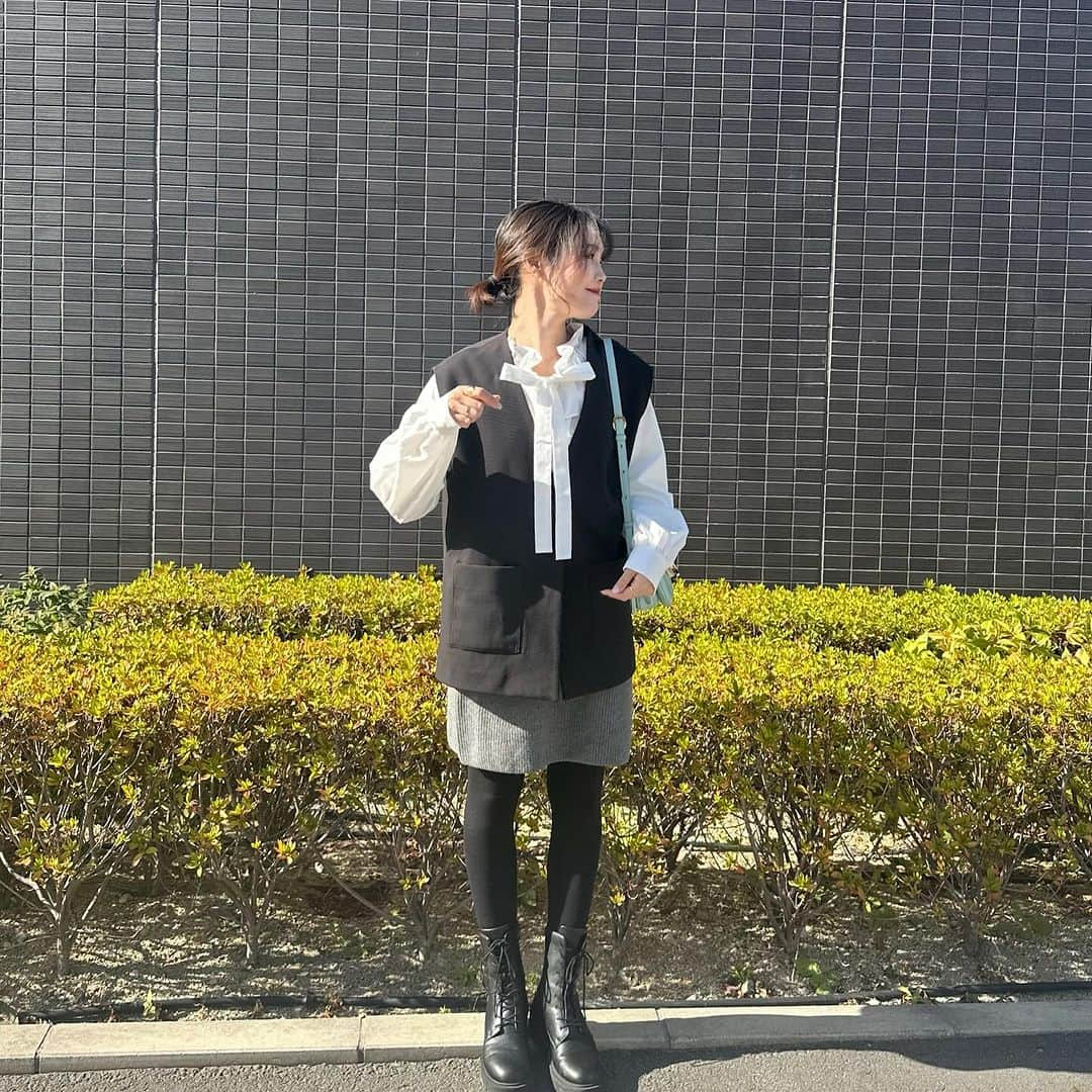 いつたけさんのインスタグラム写真 - (いつたけInstagram)「@uniqlo_jp UNIQLO Cのニットスカート🧶 タイツの季節になったからより履きやすくなったし 合わせる上の服をきれいめにすると カジュアルすぎずに履けておすすめです♪  今日は @sai.official.2021 のベストを合わせました！ このベスト、万能でほんま着回しめちゃ効きます🫶  #fashion #ootd #sai_official_2021 #sai_ootd #sai_madeinjapan #uniqlo #uniqloc #sai #saiの人 #ユニクロ #ママコーデ #ママファッション #40代 #40代ファッション #40代コーデ #名古屋 #いつたけ #itutake」12月10日 21時54分 - itutake