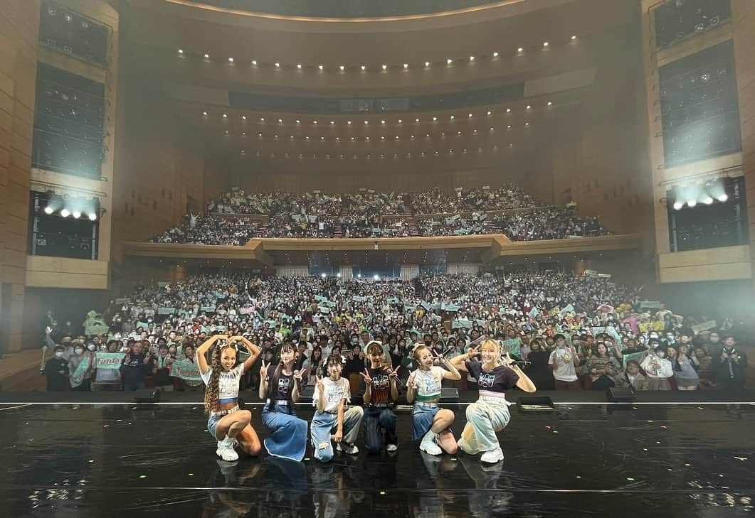 かれん（古賀かれん）のインスタグラム：「Fanfare in 長野！！ ありがとうございました！  年内ではラストでした！  最高の時間をありがとう！ 熱く盛り上がったね〜  りんごの蜜よりも濃い時間でした！🍎  また会おうねーー！☺️🤍✨」