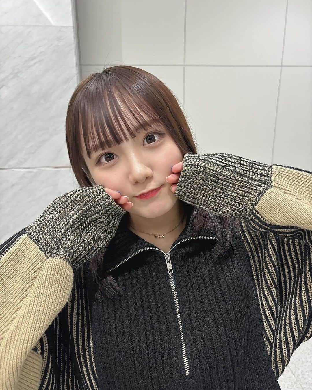 田口愛佳のインスタグラム：「本日のコーデ  #今日のコーデ #ロングブーツ」