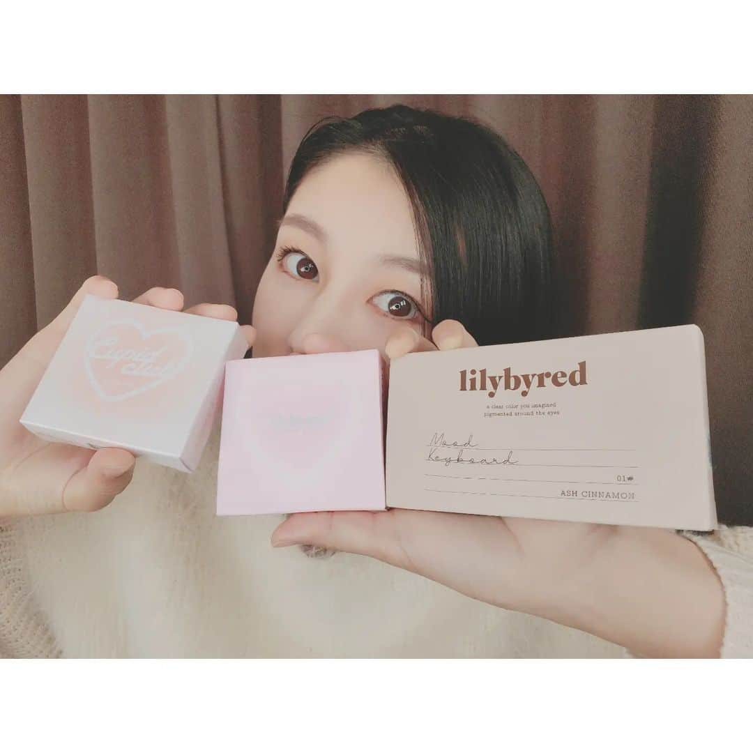 杉原枝利香さんのインスタグラム写真 - (杉原枝利香Instagram)「new cosmetic♡  lilybyredさんのコスメ♡ かわいすぎ〜🥺💓 ハイライト今まであんまり使ってこなかったけど、上品なつや感が出て良い感じ♡ デザイン可愛いとポーチに入れてるだけでテンション上がる〜♡ プレゼントにも👍👍👍  @lilybyred_japan_official @kollection.jp  #lilybyred #リリーバイレッド #ムードキーボード #ラヴビームブラーチーク #ラヴビームグローベール #KOLLECTION #pr」12月10日 22時14分 - erikasugihara