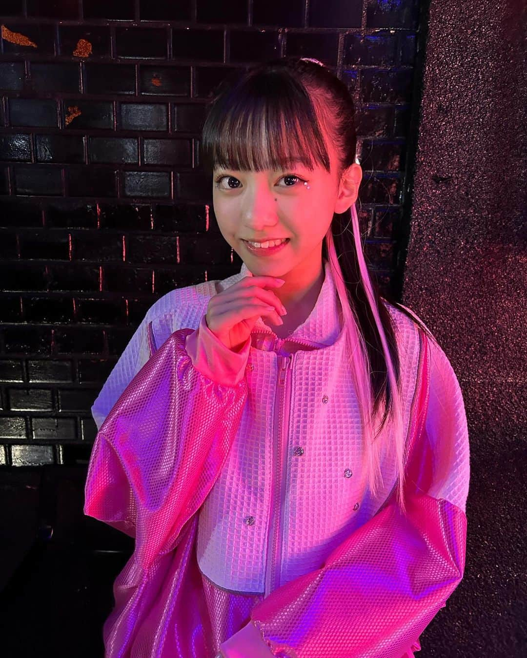 鎌田英怜奈のインスタグラム：「【お知らせ】 本日からダンスヴォーカルユニット 「PINK PRETZEL」のnare（ナーレ） としても活動させていただく事になりました。  女優やモデルなどの夢と目標も持ちながら、 新しいジャンルでアーティストとしても 一生懸命頑張って行きます！！  いつも温かく見守ってくださるみなさん、 これからも応援してくださると嬉しいです。 よろしくお願いいたします💗  #PINKPRETZEL #PP #nare」