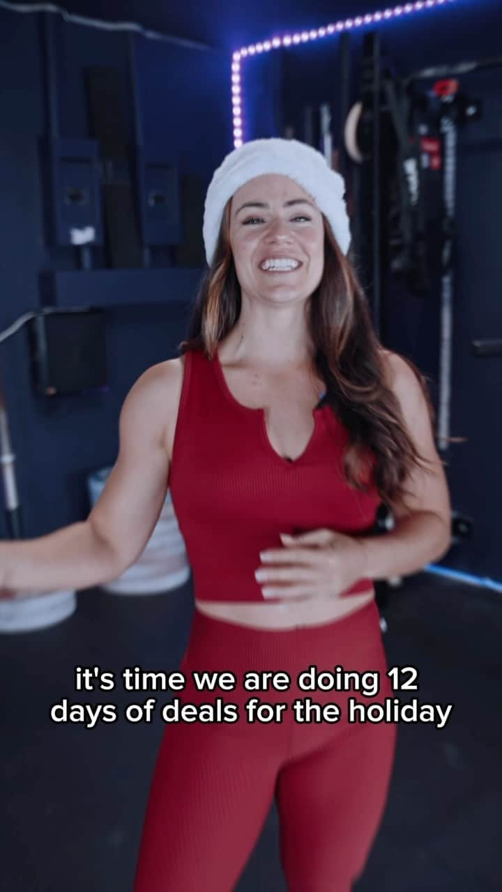 Camille Leblanc-Bazinetのインスタグラム：「Sing it with us! 12 Days of Deals for all the amazing Alpha Babes out there.  Books, training gear, apparel and even 1-on-1 coaching! Head over to Alphababe.fit daily for the deal of the day!  I know I should’ve been a singer 😅  #alphababe #fitness #christmastime #happyholidays #crossfit #functionalbodybuilding」