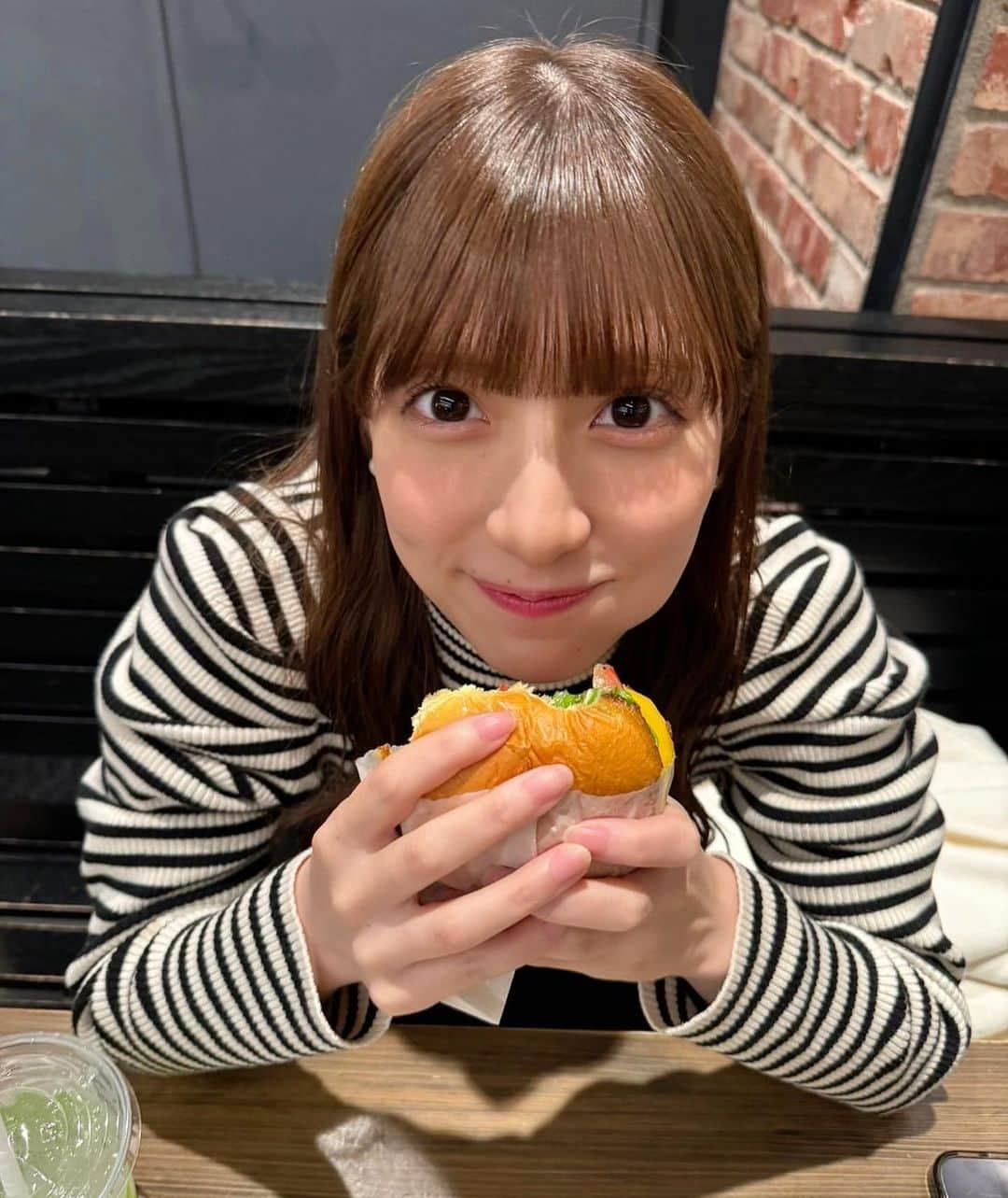 奥村優希さんのインスタグラム写真 - (奥村優希Instagram)「もぐもぐ奥村🍔」12月10日 22時15分 - _yu_1006