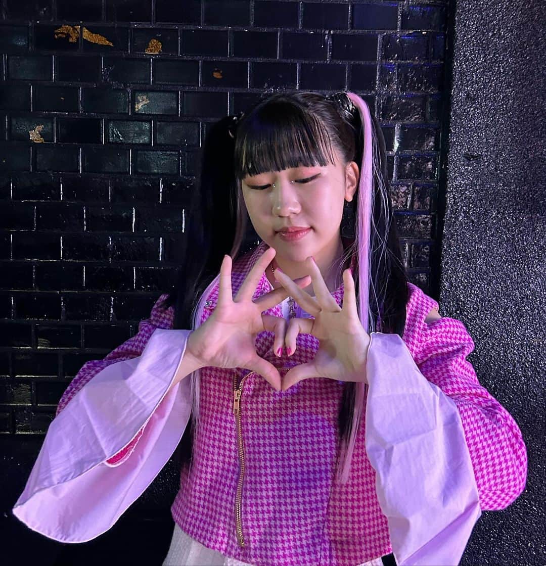 鈴木夢さんのインスタグラム写真 - (鈴木夢Instagram)「【ご報告】  本日よりダンスヴォーカルユニット 「PINK PRETZEL(ピンク プレッツェル)」 @pink_pretzel_official   [meyu(メーユ)]として活動する事になりました。  小さな頃から大好きな歌とダンスで活動できること、本当に幸せです！ 沢山の方々に、私たちの想いを音楽で届けられるよう、精一杯頑張ります。  俳優･タレントの「鈴木夢」 アーティストの「Meyu」 全く違う姿を見せていきたいと思っています。 どちらも応援して頂いたけると嬉しいです！  よろしくお願いします🙇🏻‍♀️🥨  #PINKPRETZEL #PP で覚えてください！ #meyu (メーユ)と#nare(ナーレ)」12月10日 22時16分 - s_yume_ta