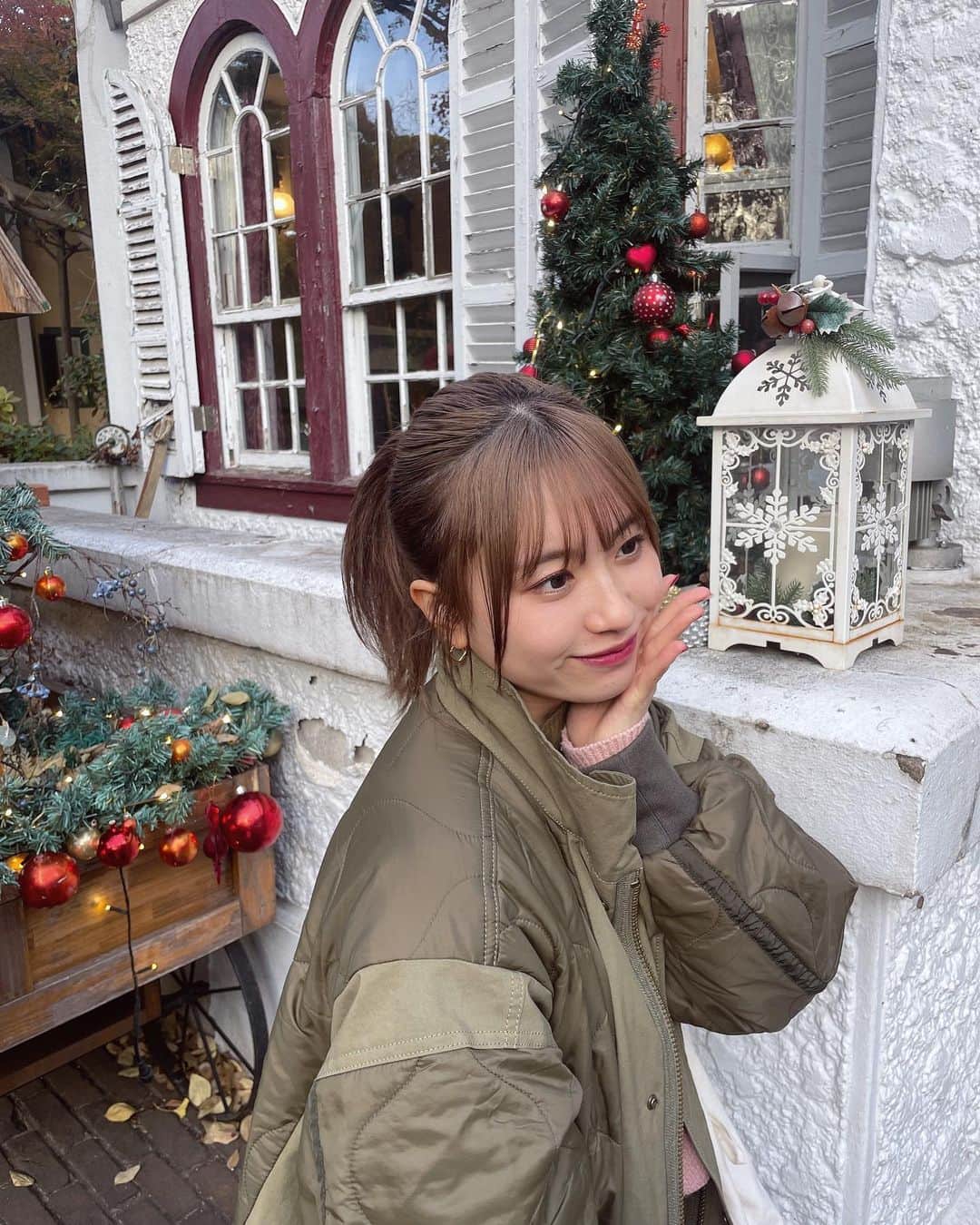 浅倉樹々さんのインスタグラム写真 - (浅倉樹々Instagram)「.  ☕️ @enokitei   休日だからとにかく人がすごかったけど 待ち時間も余裕🫶🏻  クリスマスにケーキにりこに癒された✌🏻  #えの木てい  #クリスマス」12月10日 22時16分 - kiki_asakura.official