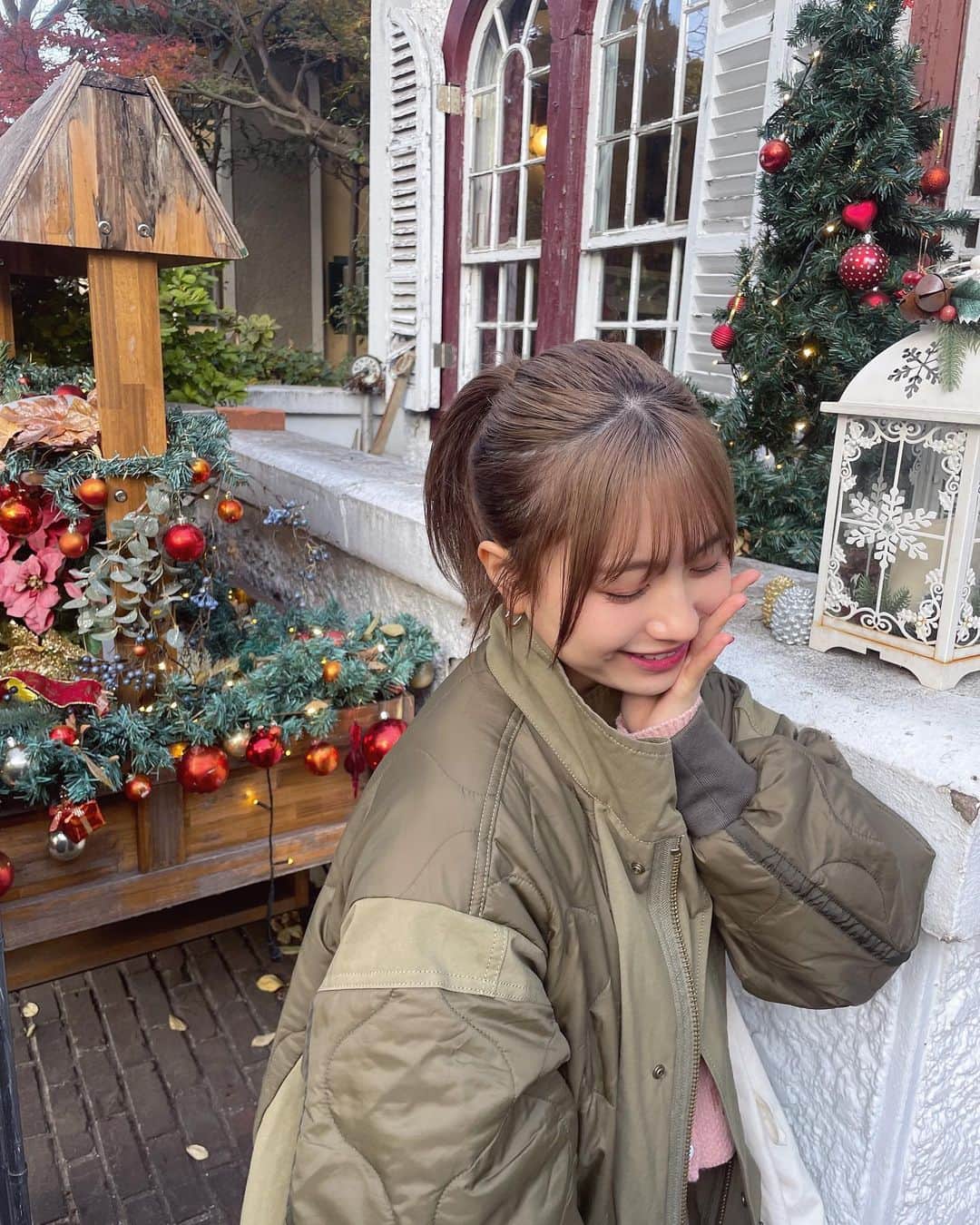 浅倉樹々さんのインスタグラム写真 - (浅倉樹々Instagram)「.  ☕️ @enokitei   休日だからとにかく人がすごかったけど 待ち時間も余裕🫶🏻  クリスマスにケーキにりこに癒された✌🏻  #えの木てい  #クリスマス」12月10日 22時16分 - kiki_asakura.official