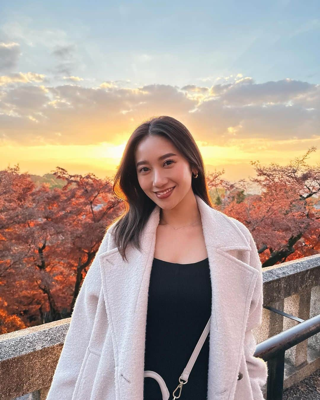 中村望美さんのインスタグラム写真 - (中村望美Instagram)「KYOTO🍁🤍 紅葉見れた弾丸関西旅行😚 ㅤㅤㅤㅤㅤㅤㅤㅤㅤㅤㅤㅤㅤ ㅤㅤㅤㅤㅤㅤㅤㅤㅤㅤㅤㅤㅤ 1~4 清水寺 やっぱり行きたくなる夕日が綺麗すぎた🥲🩷 5.6 二寧坂 ぜんざいが別嬪🥹 7~9 建仁寺 落ち着く空間で紅葉も綺麗だった🍁 ㅤㅤㅤㅤㅤㅤㅤㅤㅤㅤㅤㅤㅤ ㅤㅤㅤㅤㅤㅤㅤㅤㅤㅤㅤㅤㅤ またリールにもまとめます🧡 ㅤㅤㅤㅤㅤㅤㅤㅤㅤㅤㅤㅤㅤ ㅤㅤㅤㅤㅤㅤㅤㅤㅤㅤㅤㅤㅤ #kyoto #trip #kyototrip #kiyomizudera #京都 #旅行 #旅行コーデ #紅葉 #アウターコーデ #きれいめコーデ #デートコーデ #お出かけコーデ #女子会コーデ」12月10日 22時17分 - nozomi_n0316