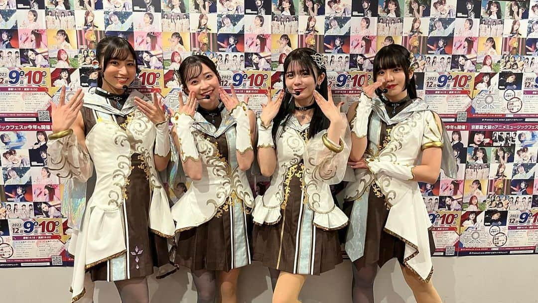 七木奏音さんのインスタグラム写真 - (七木奏音Instagram)「京Premium Live 2023 Day2 Photon Maidenとして参加させていただきました。 素敵な時間をありがとうございました。  そしてPhoton Maidenとして衣舞紀として 初のライブパフォーマンスでした。 とってもとっても とっても緊張したけれど メンバーのみんながギリギリまで手を握っていてくれたり 背中たたいて気合いを入れてもらったり そしてLIVE中のみんなの姿にも 一緒に楽しんでくださる皆さまからも たくさんの力をもらって歌い、踊り続けられた時間でした。 あっという間だったけれど 今日のこの時間が間違いなく、これからも頑張れる力の一つになったし 12月30日のワンマンライブが より 楽しみになりました。  ここからもどうぞ みんなの、私たちのPhoton Maidenを 見届けてもらえるように 私も力一杯 頑張り続けます！  次は、30日の Ship’s Logで会えたら嬉しいです。 そして最高の時間を一緒に過ごせるように これからのPhotonにとっても色んな航海ができるように みんなと リハーサル、頑張ります😌💪  本当にありがとうございました！  #京プレ #京プレミアム #D4DJ #photonmaiden  #紡木吏佐 ちゃん #七木奏音 #岩田陽葵 ちゃん #佐藤日向 ちゃん」12月10日 22時20分 - nanaki.kanon