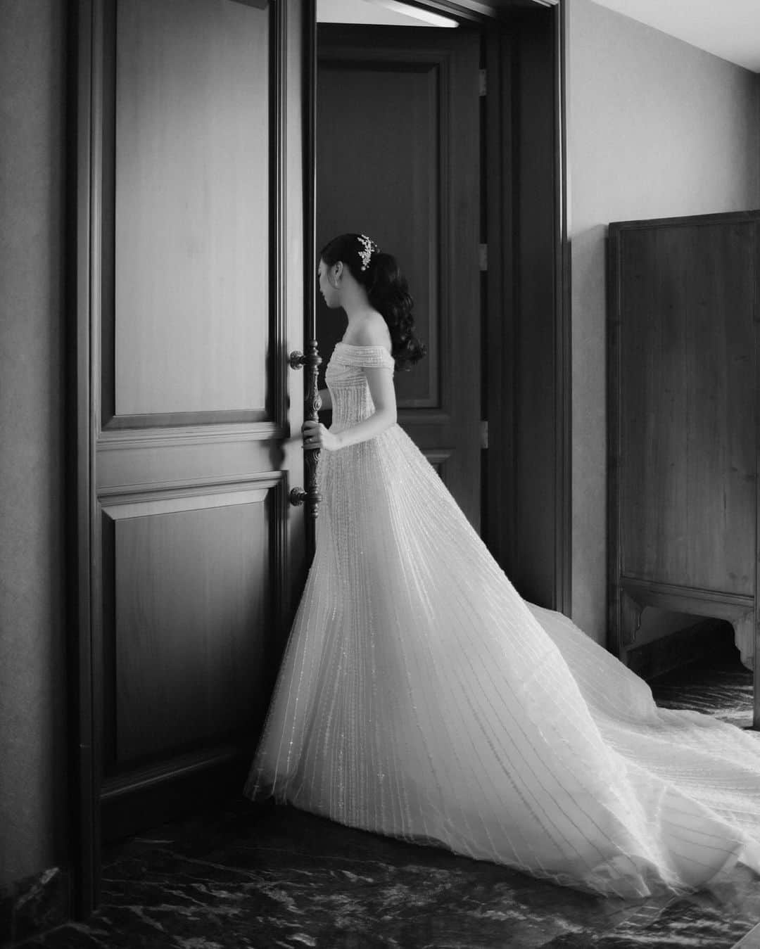 シャニア・ジュニアナタさんのインスタグラム写真 - (シャニア・ジュニアナタInstagram)「Two days in December..  Wedding Planner & Organizer @by.hilda Venue @ayanajakarta Photo & Video @bareodds Decoration @bloomsville.id  Handbouqet & boutonniere @bloomette_fleuriste Lighting @glowlighpro Invitation & Keepsake @solitaire.invitation Web Invitation @viding.co Ring box @lovelours  Mua @tirzavania Bridal robe @hepburn.co Wedding gown @elsiechrysila  Accesoris @peurle.id Shoes @cavaprive  Bridesmaid Dress @soecah_bridesmaid  Suit @wonghangtailor  Shoes @mariominardi_official RSVP & QR Scan Registration @luvibukutamudigital Mc @mosandyesenway Entertainment @divo_music  Photobooth @theholograil Wedding Cake @ivoirecakedesign Souvenir @howelandco Pagar ayu @sanggaropi  #JOinedwithSHAN」12月10日 22時20分 - shanju