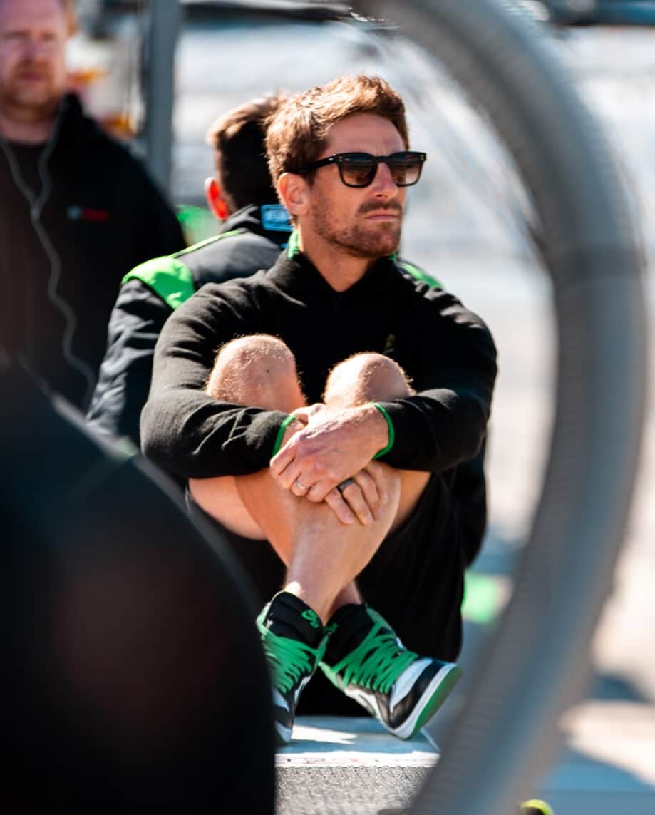 ロマン・グロージャンのインスタグラム：「Chillin’ in Daytona 😎 @ditaeyewear  #imsa #lamborghini」