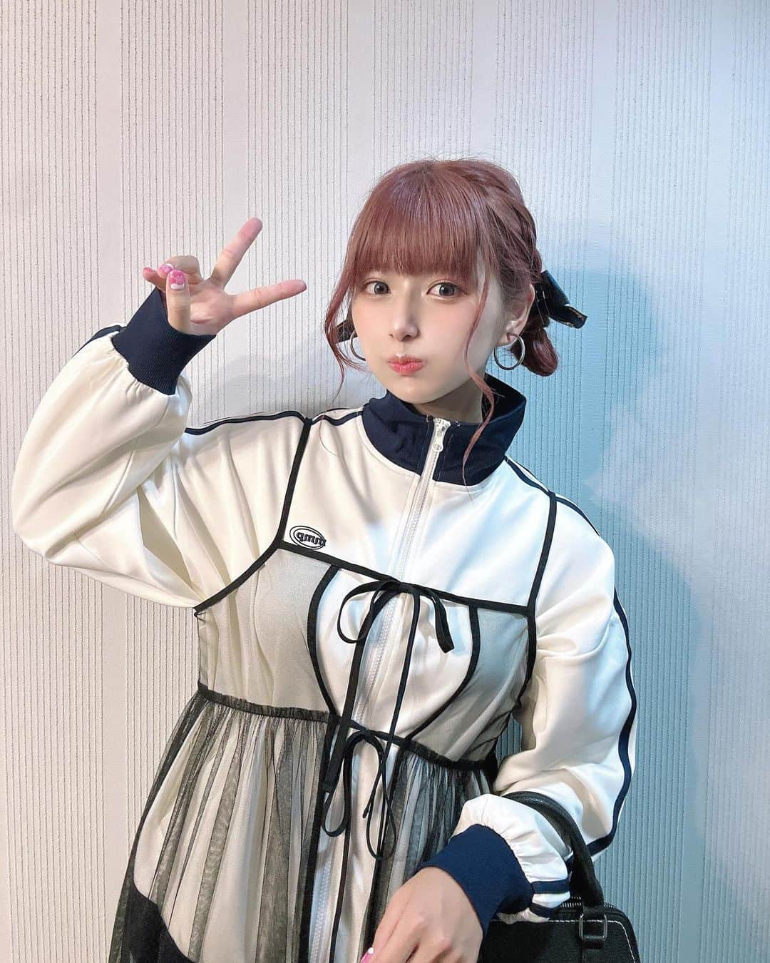しなこさんのインスタグラム写真 - (しなこInstagram)「GAKUSEI RUNWAY ありがとうございました😭💖  自分のうちわ見えた時本当に嬉しかった😭 コメントで応援してくれたみんなもありがとう💓」12月10日 22時37分 - ssshinako