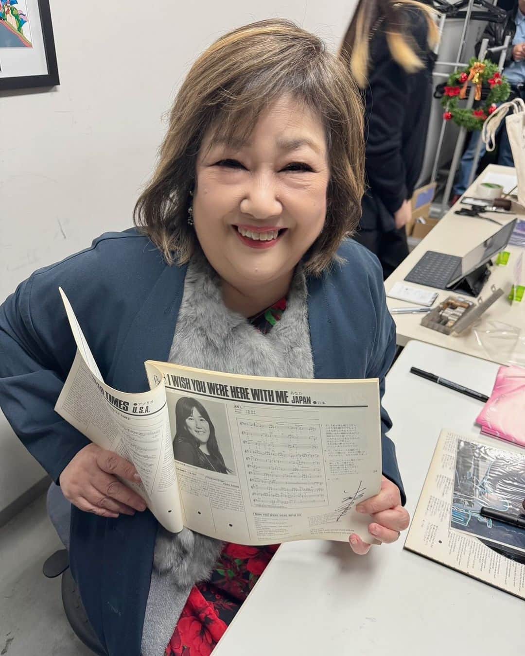 小坂明子のインスタグラム：「ライブのサイン会場で16歳の小坂明子と遭遇❗️世界歌謡祭で最優秀グランプリを獲得した時のパンフレット。その方はリアルに武道館で「あなた」を聞いておられたそうです。感動❗️」