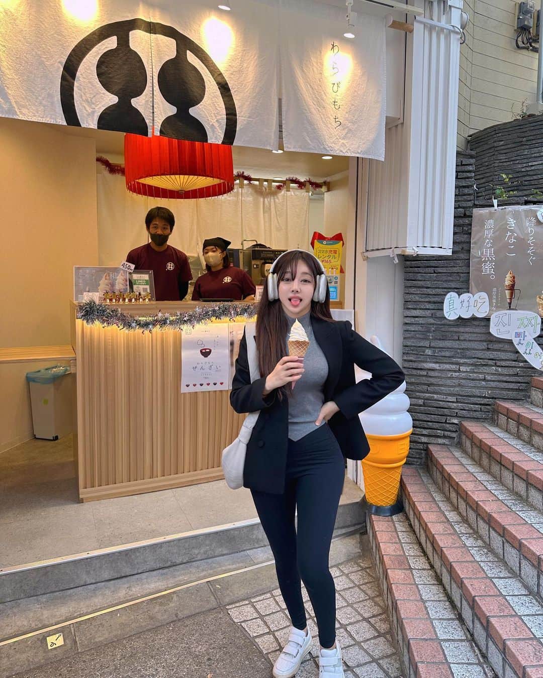 チョ・ミニョンのインスタグラム：「여러분 학업의신 사당도 있네요?🤭 37학년도 다녀 왔습니다 공부잘하게 해주세요 🙏🏻  강아지 한테 말 걸면 견주가 반응하는 건 전세계 국롤이죠? #일본 🇯🇵 #고베여행」