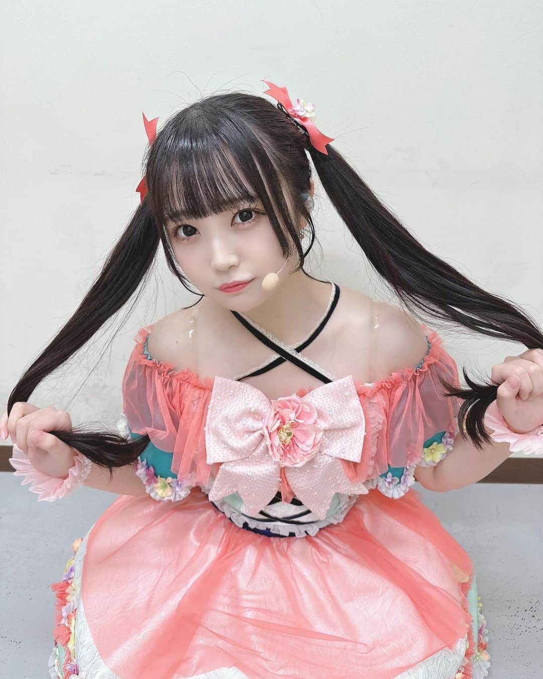 佐藤美波のインスタグラム：「💘  『異次元フェス アイドルマスター⭐️❤️ラブライブ！歌合戦』に、ラブライブ！シリーズ初のミュージカル作品 スクールアイドルミュージカルより、ツインテールがトレードマークな三笠マーヤちゃん役として！12/9.10の2日間ゲスト出演させていただきました🪄︎︎♡  2日間、東京ドームという大きな場所に立つことが出来てそしてたっくさんのかたにスクールアイドルミュージカルを知っていただける機会をいただけてとても幸せでした…！本当にありがとうございます(T_T) ひとりでも多くの方に、このスクールアイドルミュージカルという素敵な作品の魅力をお伝えできていますように🙏🏻🩷  たくさんの歓声や、キラキラなペンライトの景色など愛に溢れた空間ですっごく素敵でした！  来年1月11日〜21日に東急歌舞伎町タワーの中にあるTHEATER MILANO-Zaにてスクールアイドルミュージカル上演されます！！ 次は劇場でみなさんとお会いしたいです🥰 ご来場お待ちしております！  改めて、この2日間本当に本当にありがとうございました！！   #異次元フェス  #スクールアイドルミュージカル  #lovelive」