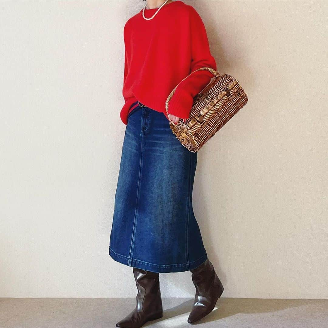 canariaさんのインスタグラム写真 - (canariaInstagram)「_  赤、ブルー、ブラウンの 3色コーデ  tops #spickandspan  skirt #canaria_style boots #corsoroma  necklace #canariaaccessory   #アラフィフファッション #50代ファッション #大人カジュアル #デニムコーデ #canariacoordinates」12月10日 22時57分 - canaria_rs