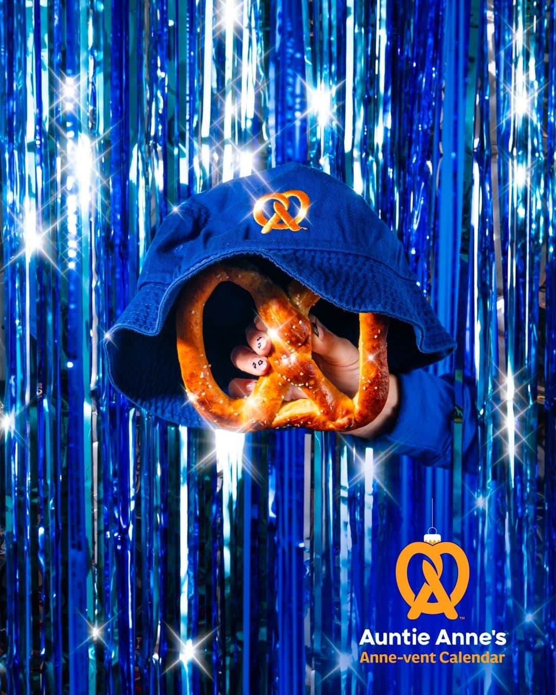 アンティ・アンズのインスタグラム：「🎁 GIVEAWAY 🎁​  Santa hats are soooo last year... We're giving away 5 Auntie Anne's bucket hats!​  For a chance to win:​ 1. Like this post​ 2. Follow @AuntieAnnesPretzels​ 3. Tag a friend in the comments (more tags = more entries!)​  NO PURCHASE NECESSARY. Open to legal residents of the 50 U.S. & D.C., 13 years of age or older. Minors must have parental consent. Promotion Period: 12/1/23 at 09:00 am ET – 12/12/23 at 9:00 am ET. To enter you must have a free Instagram account during the Promotion Period. See the Official Rules https://bit.ly/Annevent23 for additional eligibility restrictions, how to enter, prize descriptions/restrictions, odds, entry periods and complete details. Sponsor: Auntie Anne's Franchisor SPV LLC. ​」