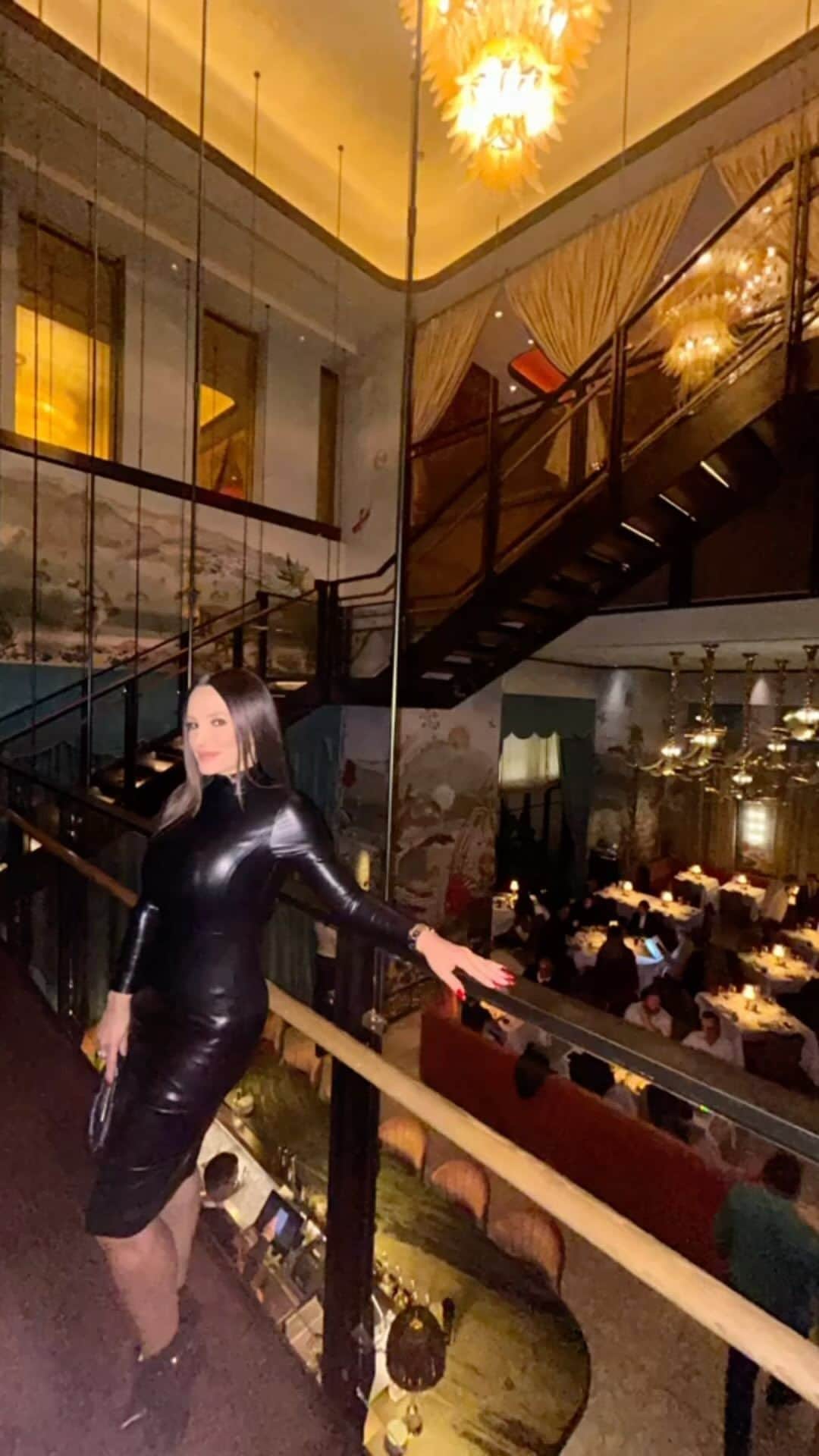 のインスタグラム：「About last night at ZZ’s …. The food, the cocktails and the conversation 🖤 off the charts! Thank you @jshatsky Team @ticketrev 4 life!   #aboutlastnight #dinner #zzmembersclub #ticketrev #thereallisaann」