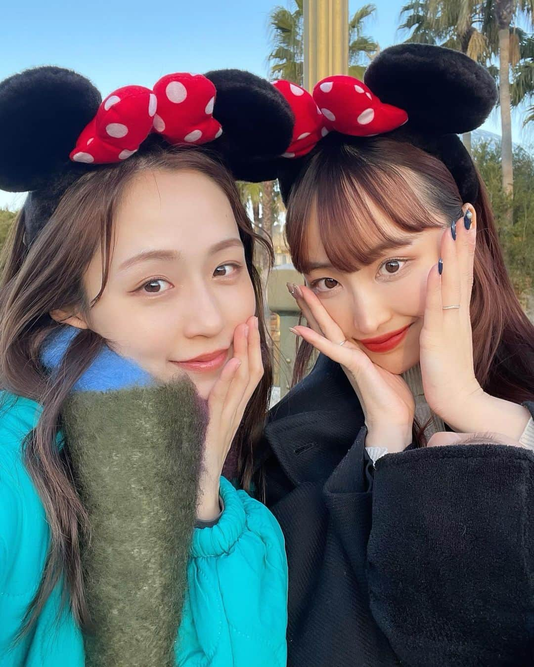 神田咲凛さんのインスタグラム写真 - (神田咲凛Instagram)「Tokyo Disney Sea♥️ ミッキーとドナルドの組み合わせ可愛過ぎたナ🫶 なかなか4ショット上手く撮れなかったけど それもまたいい思い出ということでっ🫡笑  . . . . . . . . . . . . . . . . . . . #東京ディズニーランド #東京ディズニー#ディズニーコーデ #ディズニーランド #ディズニー写真部 #子連れディズニー #子連れディズニーレポ #赤ちゃん連れディズニー　#赤ちゃんのいる生活 #赤ちゃんのいる暮らし #赤ちゃんとお出かけ #令和4年ベビー #1歳女の子 #女の子ベビー #母娘コーデ#ママライフ#ママファッション#ファーストディズニー#初ディズニー#ディズニーコスプレ #ディズニーシー#東京ディズニーシー #クリスマスディズニー」12月10日 23時13分 - t12345vxq