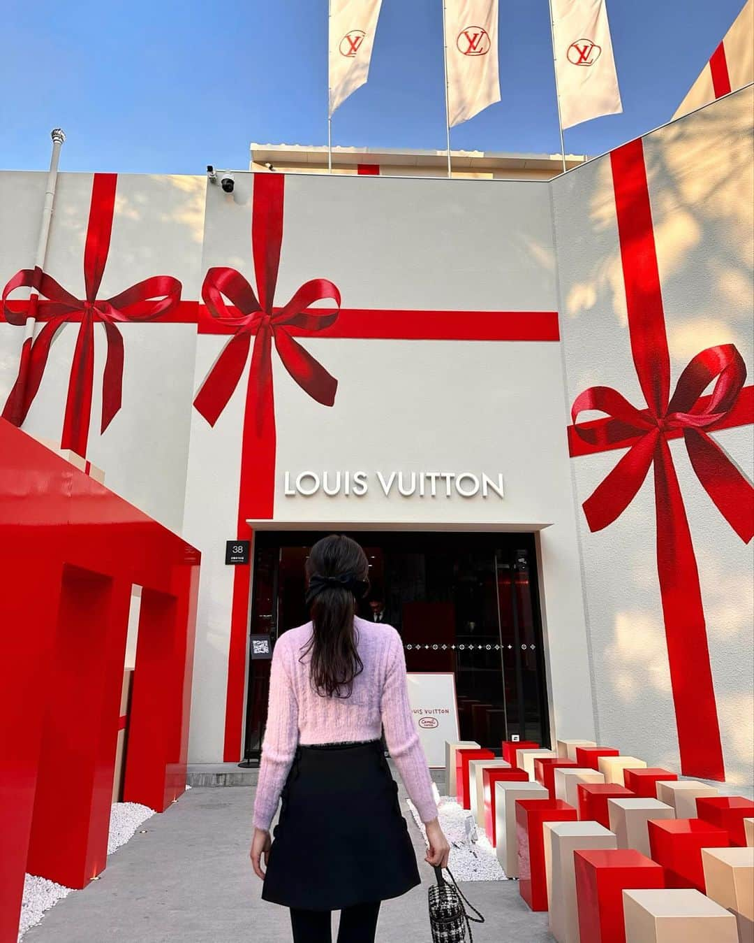 藤川沙弥のインスタグラム：「🎁❤️🎄💫 狎鴎亭ロデオの @louisvuitton クリスマス仕様 可愛すぎるよ〜🫣❤️❤️❤️」