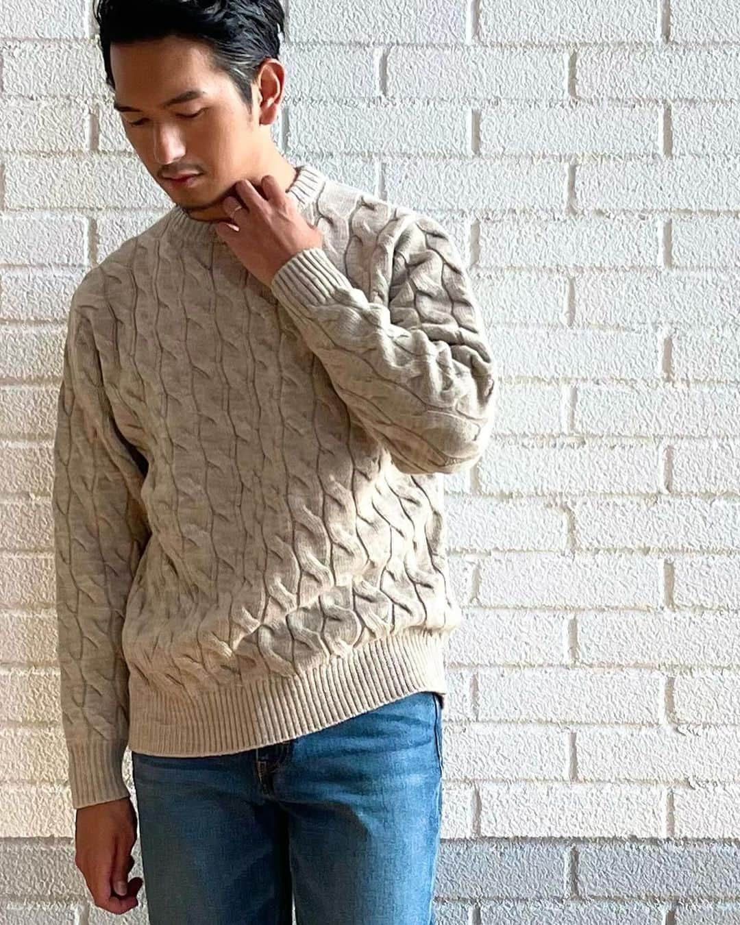 green label relaxing 自由が丘店さんのインスタグラム写真 - (green label relaxing 自由が丘店Instagram)「【mens gift item】 　　　　 　　　　　 大切な方に贈りたくなるようなオススメの ギフトアイテムが店頭にも揃って参りました。 　　　　 マフラーや手袋、ニットなどこれからの季節にピッタリなアイテムが揃っております。 大切な方だけではなく、今年１年間頑張った自分へのご褒美としても...🎁 　　　　 是非店頭でワクワクするようなホリデーギフトを一緒に探しましょう！ アイテム選びでお困りの方は是非お気軽にご相談くださいませ。 　　　　 　　　　　  ■商品のお問い合わせ、お取り置きなどのご相談は店舗までお電話にてお気軽にお問い合わせ下さい。  　　　　　 ■自由が丘店営業時間 11:00〜20:00 ☎︎03-5731-8531 　　　 ■駐車場サービス お買い上げ金額に応じて以下ご利用いただけます。 場所【自由が丘南口有料駐車場】 >¥5,000(税込)以上　30分チケット1枚 >¥10,000(税込)以上　30分チケット2枚  　　　　　 　　　　　 #greenlabelrelaxing #グリーンレーベルリラクシング #uaholidays#holiday#holidaygifts #jiyugaoka#自由が丘 #クリスマスギフト#ホリデーギフト #マフラー#グローブ#レザーアイテム #ビジネス#オフィスカジュアル」12月10日 23時21分 - glr_jiyugaoka