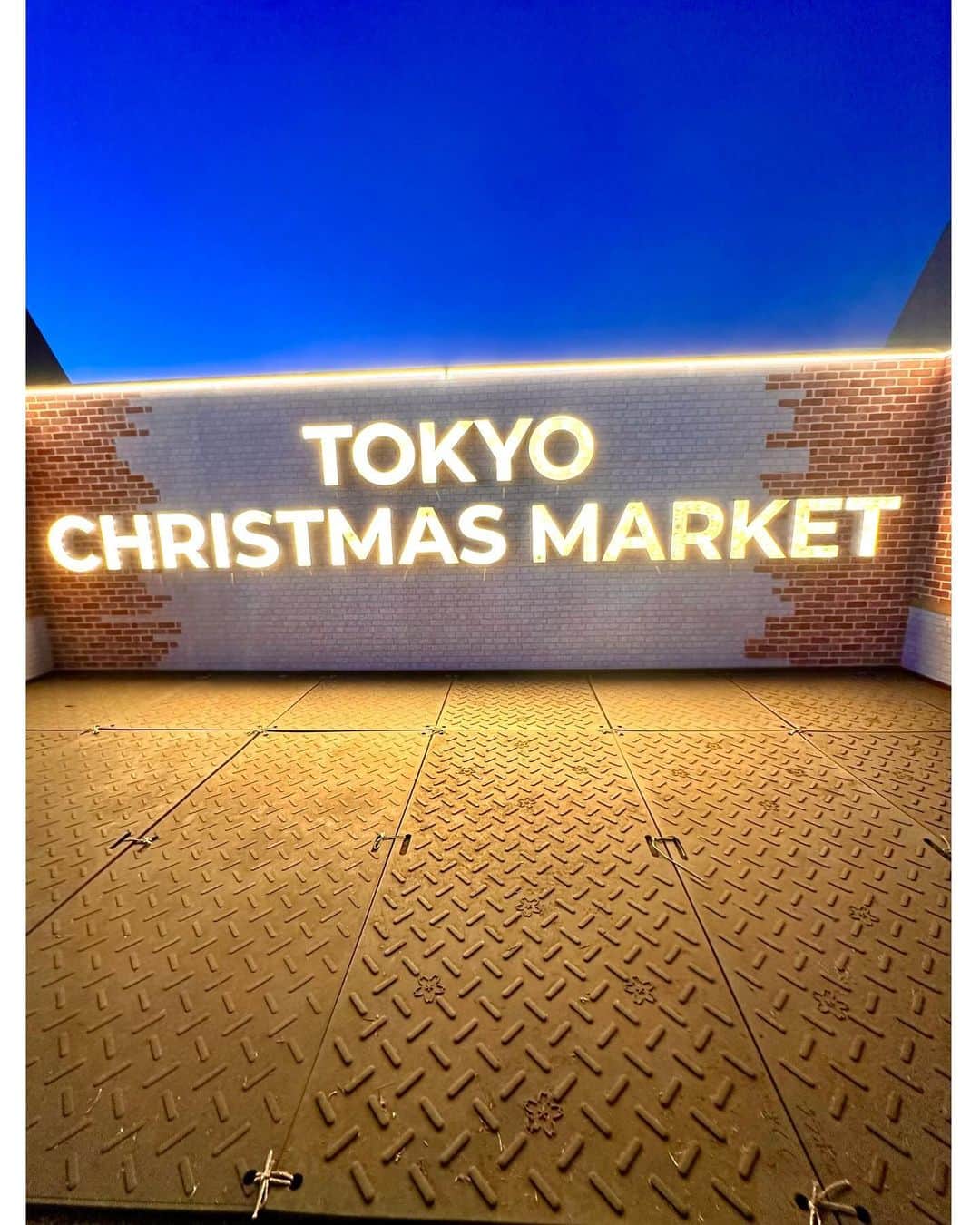 松本ももなさんのインスタグラム写真 - (松本ももなInstagram)「好き？૮ᐡɞ̴̶̷ ·̫ ‹ ᐡა✨ クリスマスデートにどうぞっ🎄  ネットで見つけてずっと欲しくて お店に見に行って思い切ってゲットしました～！！🎀ིིིིྀ 真っ白なコート🤍かわちぃ～♡  #noela #ノエラ #ホワイトコート #コート #ケープコート #東京クリスマスマーケット #東京クリスマスマーケット2023 #明治神宮外苑 #クリスマスマーケット #クリスマス #christmasmarket #christmas #クリスマスイルミネーション #クリスマスツリー #xmas #xmastree」12月10日 23時26分 - momona.1012