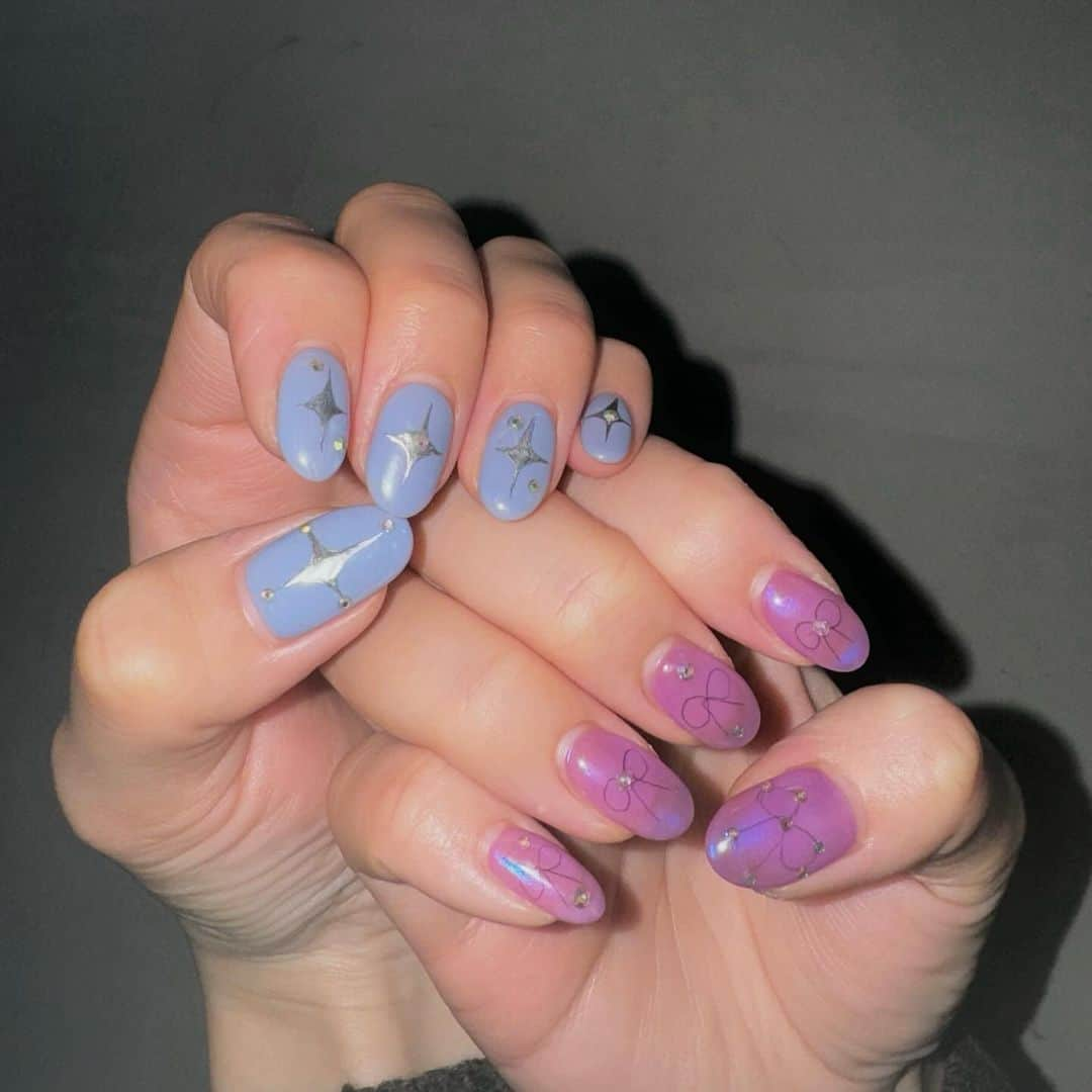 佐久間采那さんのインスタグラム写真 - (佐久間采那Instagram)「.  🧬🧬🧬  #naildesign💅 #naildesigns #bluenaildesigns #bluenailart #purplenailart #purplenaildesign #lightbluenails #ネイルテザイン #水色ネイルデザイン #紫ネイルデザイン #キラキラネイルデザイン #手書きネイルアート #リボンネイルデザイン #ミラーネイルデザイン #ミラーネイルアレンジ #ねいるデザイン #ねいるでざいん #ねいるあーと #カラーネイル #可愛いネイルデザイン」12月10日 23時33分 - sakuma_ayana