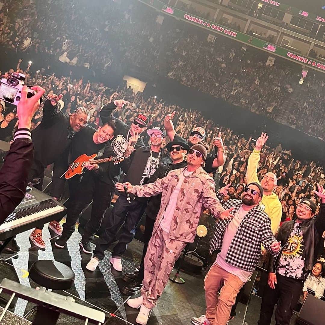 ベイビー・バッシュのインスタグラム：「Another sold Out Show in Sacramento California Last nite!!! God Bless and Thank you to everyone who came out to the Golden One Arena!!! It was So Smackin!」