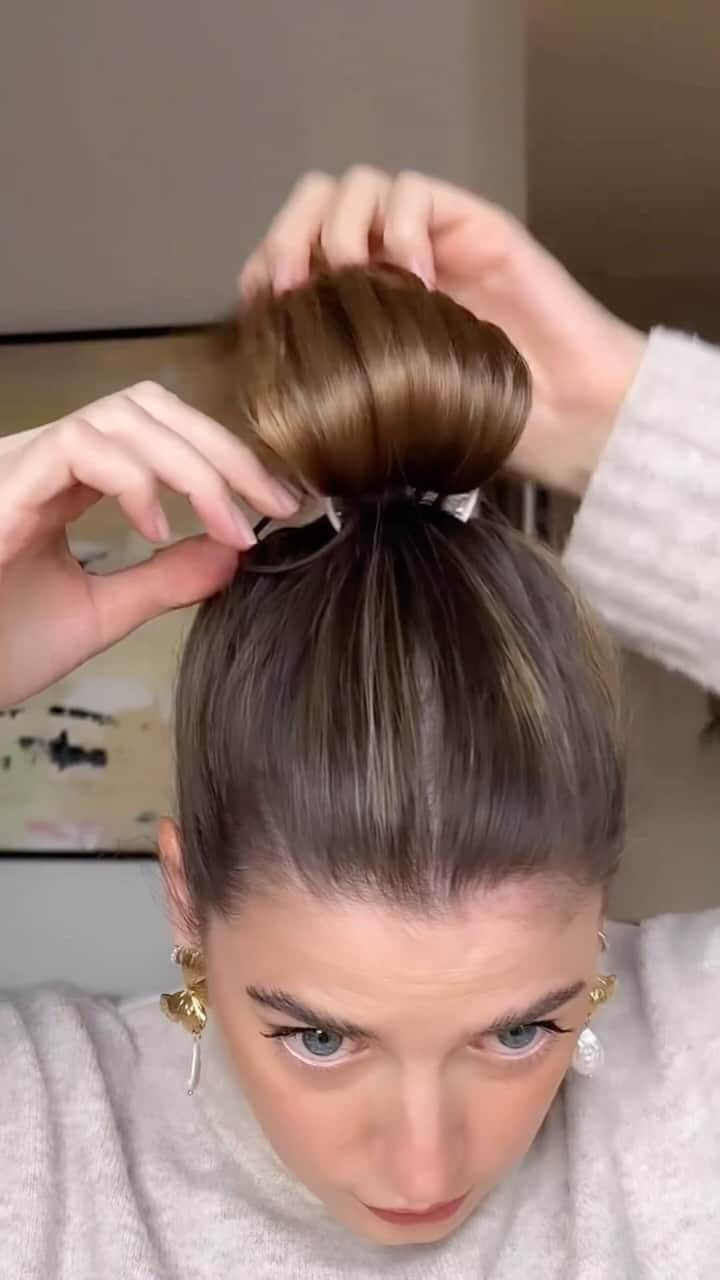 Angel™のインスタグラム：「🔺More hair inspo Save for later. Credit @its.alix #hairstyle #haircuttingstyle #curlyhair #longhair #wavyhair #curtainbangs  #haircolor #blondehair #brunette #hairstraightener #braids #ponytail #bun  #haircare #hairclip #newhairstyle #cutehairstyles #simplehairstyle #hairstyleideas #hairstyletutorial #americanstyle ❤️ #asaqueen」