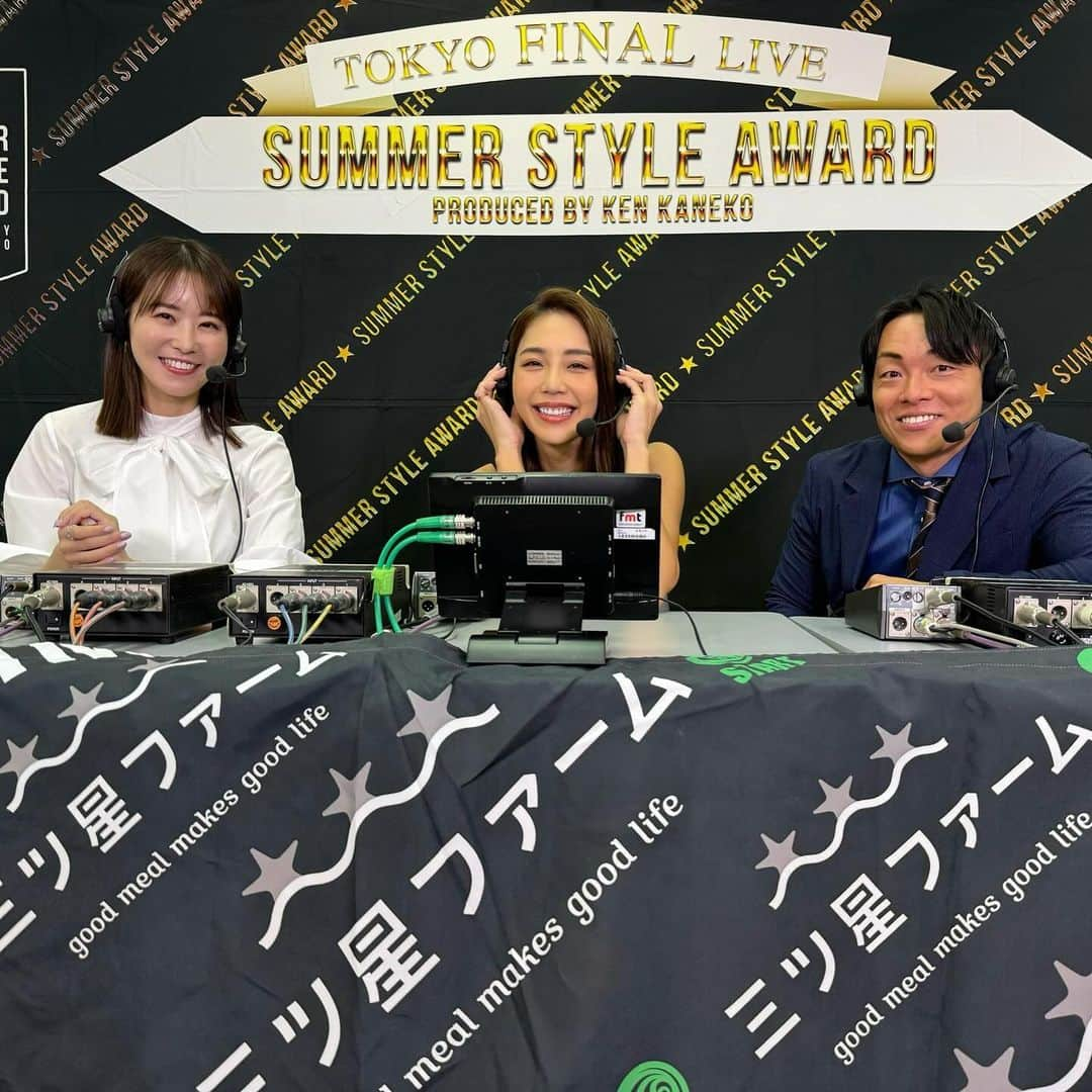 逢田ゆんさんのインスタグラム写真 - (逢田ゆんInstagram)「@summer_style_award  NOVICE&JAPAN PRO GRAND PRIX 今年ラストの最終戦、こんな大切な日にコメンテーターとして入らせていただき、貴重な経験をさせていただきました。 ありがとうございました⭐️  お話し下手で、声や滑舌の悪さがコンプレックスの私が解説のオファーを頂いたときは正直震えたのですが、初めての経験が大好きなサマスタの実況。お受けしようと決意しました‼️至らないことだらけなのですが、どうか暖かい目で見てやってください...🙇🏽‍♀️  佐野さん、たなひろさんのお陰でありのままに楽しく臨めました🙏✨写真から見てわかる、わちゃわちゃ感ですw  挑戦することの素晴らしさ、覚悟。 やると決めたからからには最後までやり遂げる精神面。 仕上げたカラダとパフォーマンス、選手それぞれの内面から溢れる熱い気持ちがモニター越しでも伝わってきました。  心の声がついもれてしまうとこ。 感極まり言葉がつまってしまうとこ。 何度マイク音をオフにして深い呼吸をしたことか💦  年々選手の完成度が高くなってます。 来年はサマスタ10周年‼️ ベルサール渋谷での開催が決まってます🤩✨ 私も引き続きポージング認定講師としても、選手としても盛り上げていきます🫶🏽  サマスタに大注目です💖  選手の皆様、運営皆様、サポートの皆様 この一年大変おつかれさまでした。 ありがとうございました。  さぁ、皆さん。来年の計画練りましょう‼️‼️ 休む暇なし‼️  .」12月11日 0時28分 - yun_asada