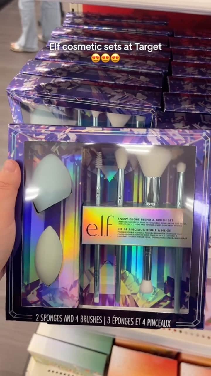 Target Styleのインスタグラム：「The ultimate stocking stuffers $20 and under have arrived and they’re all from @elfcosmetics. 🎁 Create party-ready looks all season with these *exclusive* gift sets! 🙌  Products featured: ❄️ All Day Every Day Holiday Cosmetics Gift Set ❄️ Sponge On, Sponge Off Gift Set ❄️ Snow Globe Blend & Brush Set ❄️ Embellished 9-Piece Brush Set  @jadencourtni」