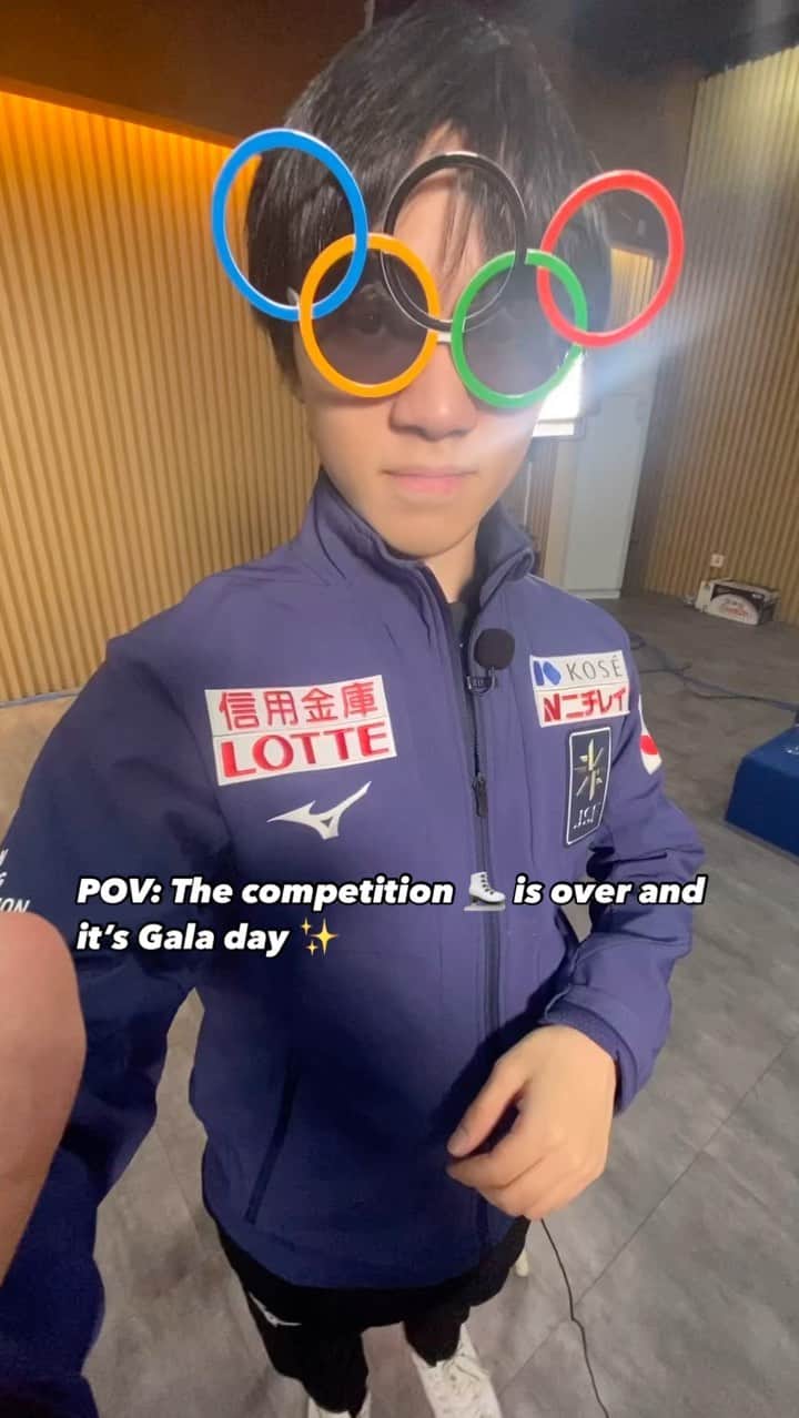 平昌オリンピックのインスタグラム：「Say cheese 🧀   With #GPFigure titles sorted 🥇 🥈 🥉, senior and junior figure skaters are on a mission to capture Gala Day selfies with Olympic glasses and the @gangwon2024 mascot Moongcho🤳⛸️✨  Which selfie is your favourite?」