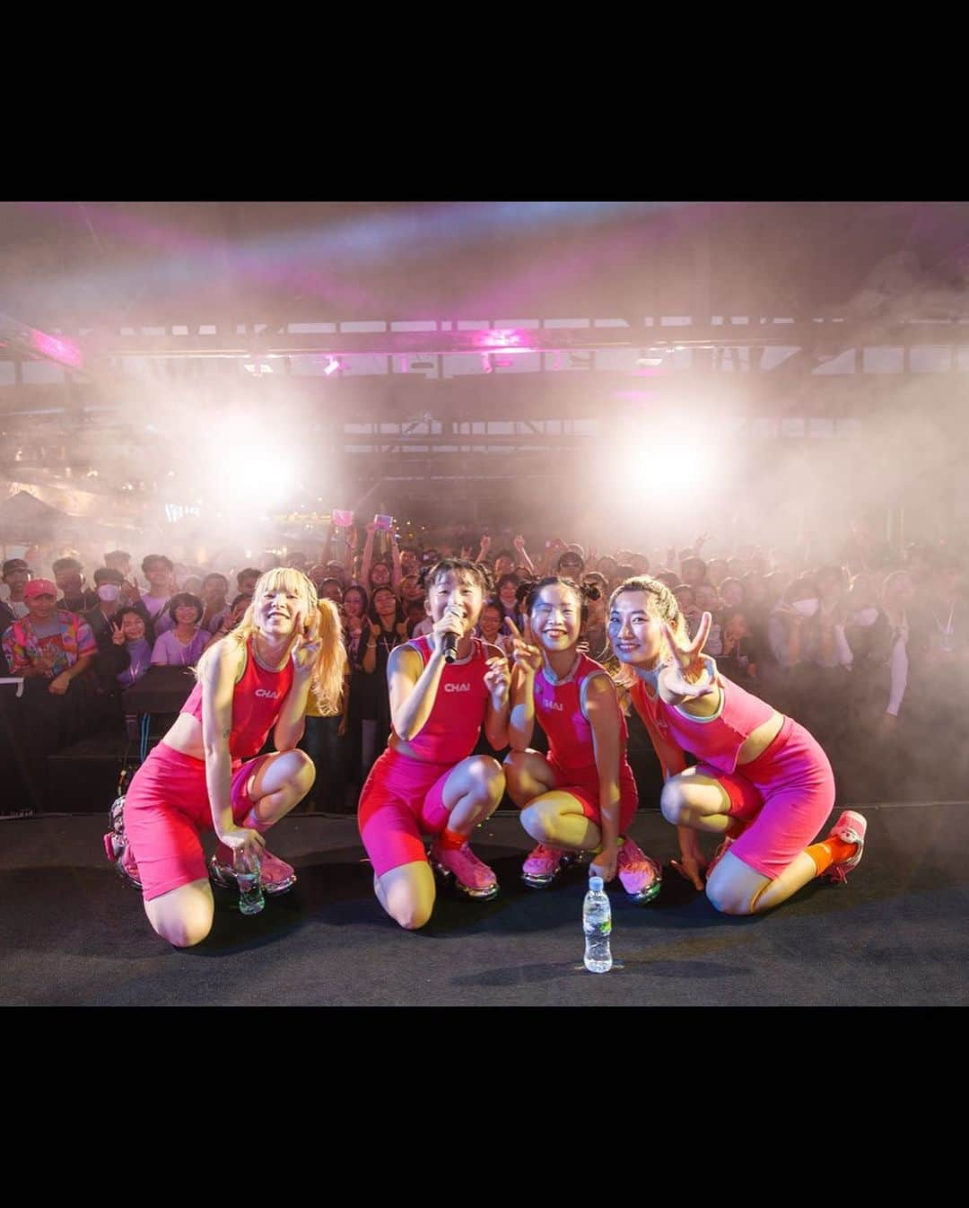 Shunsuke Miyatakeさんのインスタグラム写真 - (Shunsuke MiyatakeInstagram)「The 70th Anniversary of Friendship Between Japan and Cambodia / The 50th Year of ASEAN-Japan Friendship and Cooperation Commemorative Event / CHAI NEO KAWAII Night   CHAI @chaiofficialjpn is a four-piece band formed by miracle twins Mana @chaimanakana3333 and Kana, @chaikanaaaa and the super rhythm section Yuuki @yuukichan2 and Yuna @chai.yuna  They dub themselves the “NEO-New Exciting Women Band”.  And "NEO KAWAII" means that all girls are pretty from the moment they were born, and that there is not a single girl who is not KAWAII. You don't need to have big eyes or have skinny legs to be KAWAII. Not everyone needs to follow the stereotypical image of KAWAII. There should be many more types of KAWAII, and everyone is KAWAII in her own way. You should be who you are. We all have our own worries, but that's fine. Our insecurities make us who we are. The insecurities become art. KAWAII is a never-ending journey!  I really hope the audience got inspired by their perform today, and I'm so honored to be an official photographer for their live. Special thanks to @jf_phn and @mizuki_askg 🇯🇵🤝🇰🇭」12月11日 1時06分 - casadetake