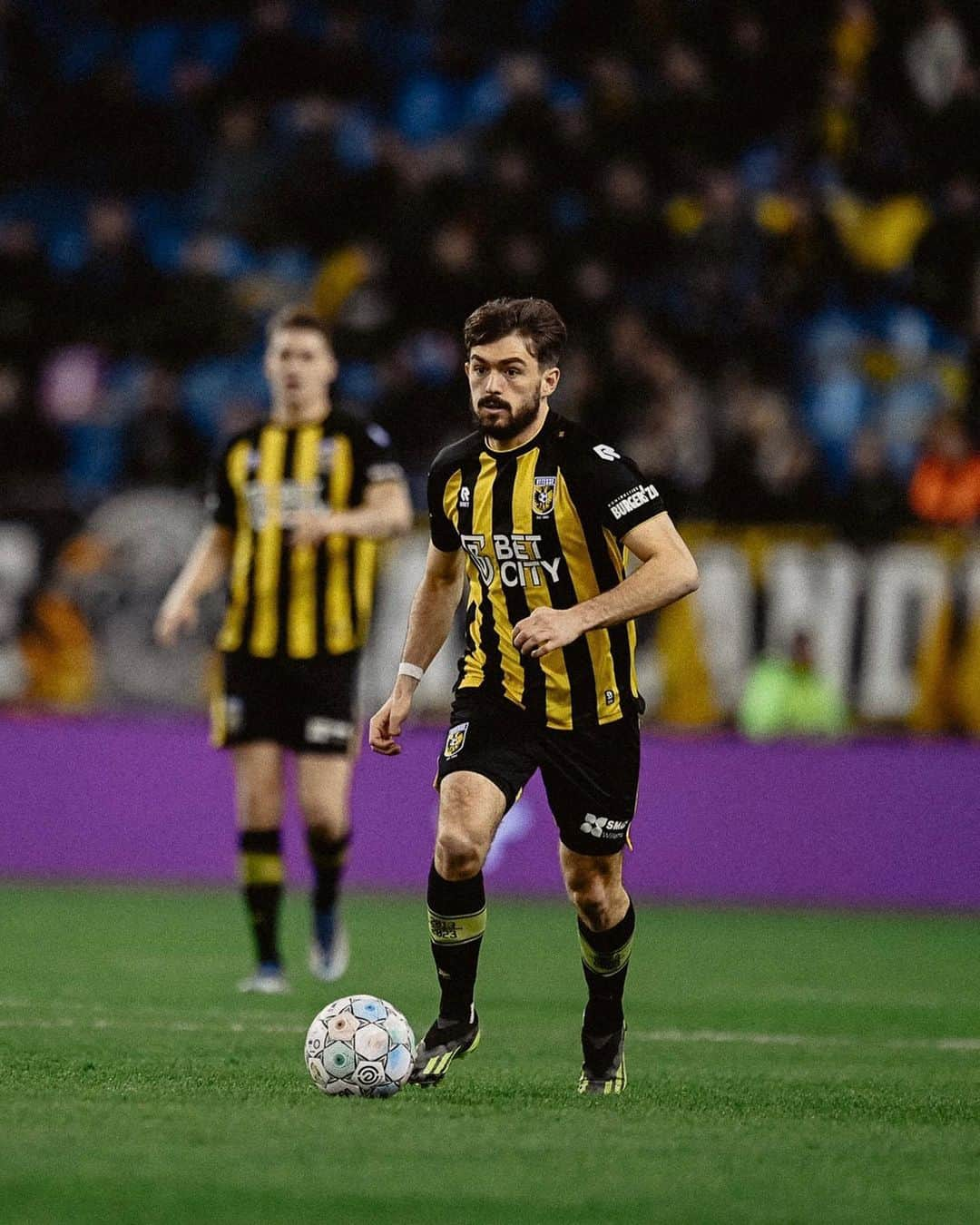 フィテッセのインスタグラム：「Doorgaan boys!🔥  HT | 1-0  #Vitesse #VITher」