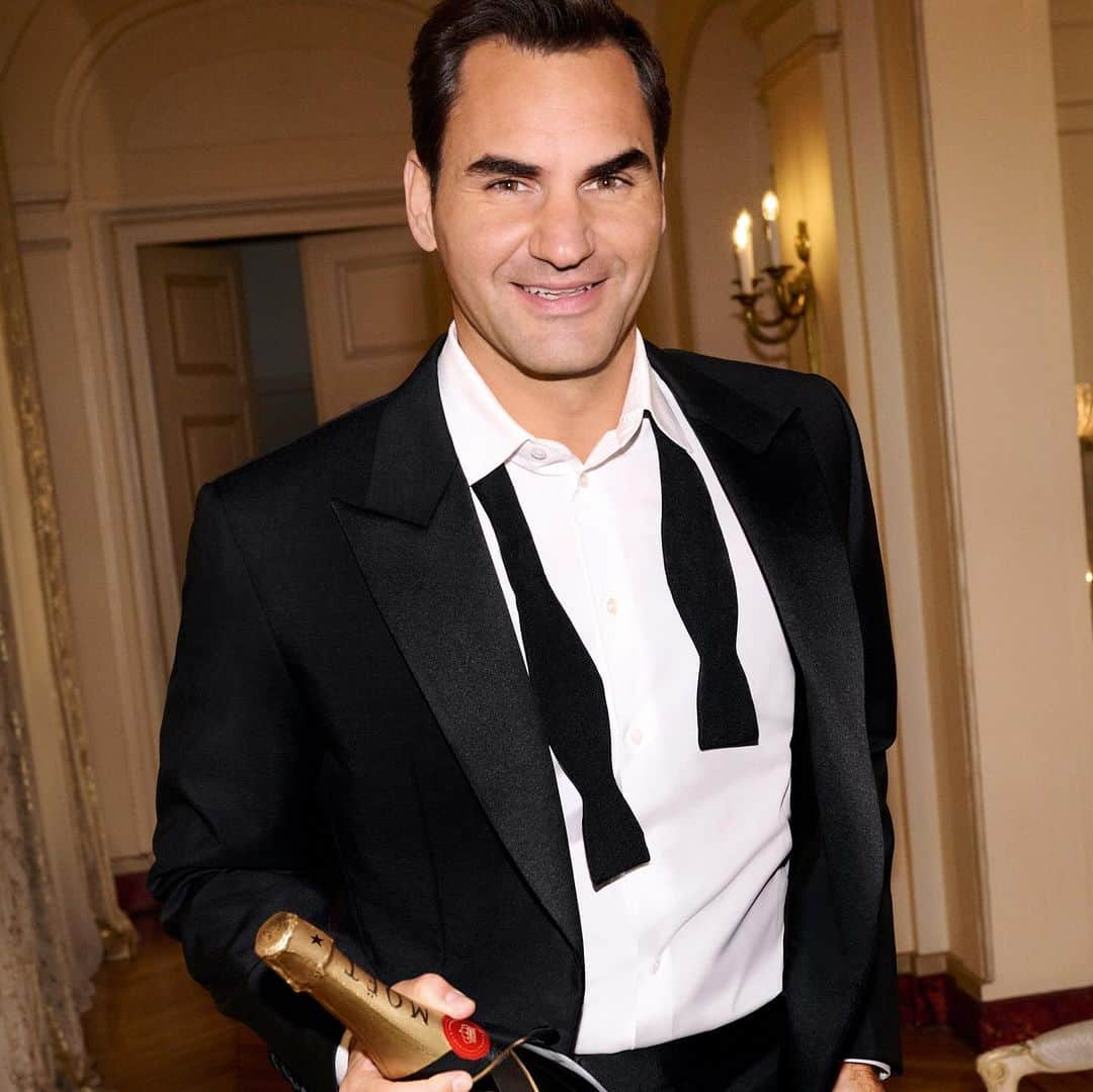 Moët & Chandon Officialさんのインスタグラム写真 - (Moët & Chandon OfficialInstagram)「The countdown begins. Time to slip into a tuxedo and spring into action.   @rogerfederer  #ToastWithMoet #MoetImperial #MoetChandon  This material is not intended to be viewed by persons under the legal alcohol drinking age or in countries with restrictions on advertising on alcoholic beverages. ENJOY MOËT RESPONSIBLY.」12月11日 1時53分 - moetchandon