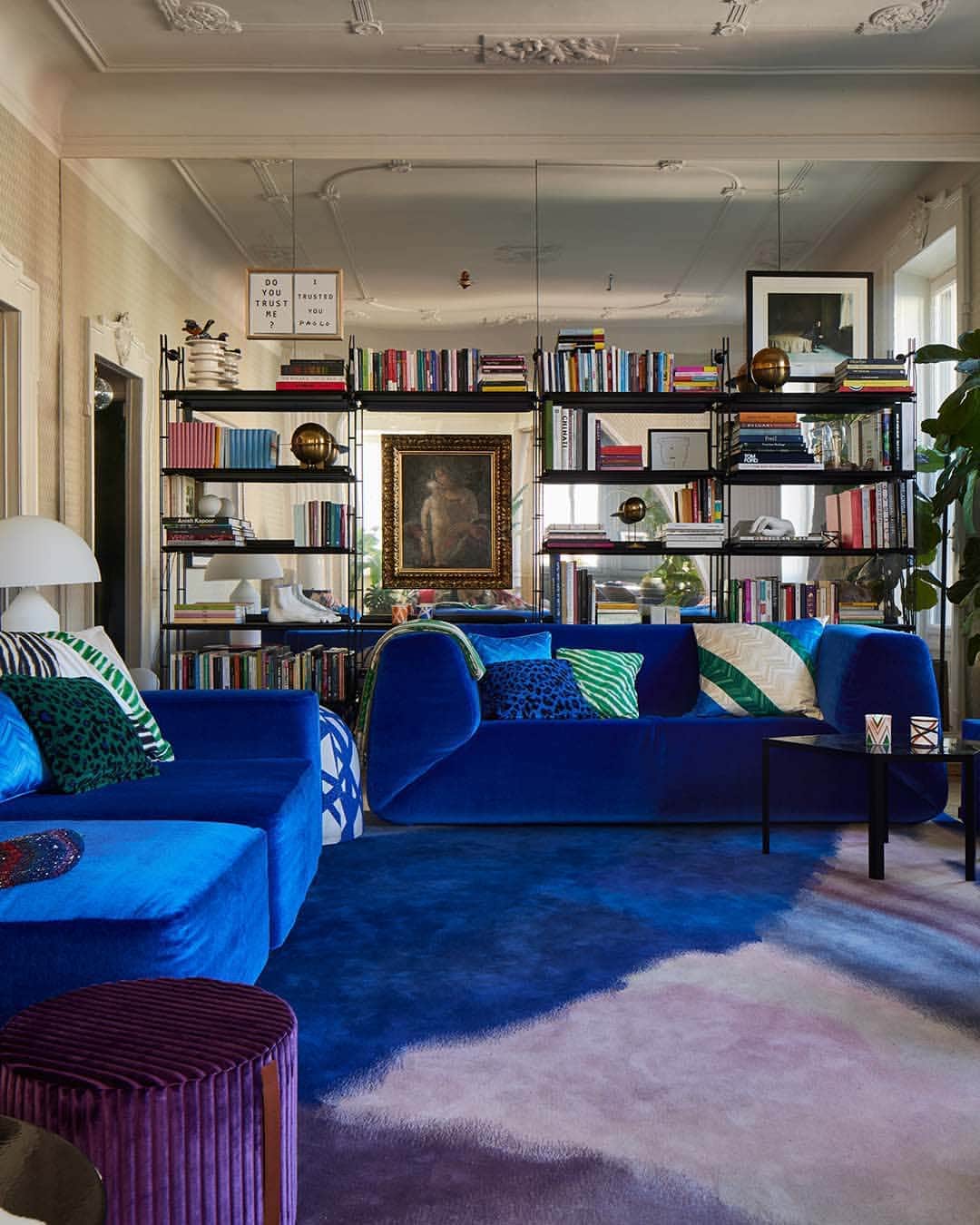 ミッソーニのインスタグラム：「Furniture becomes lifestyle. Geometric shapes, Missoni patterns and quality materials carve the best moments for conviviality at home.  ‎‎‎‎ @alberto_caliri @suonarestella ‎‎ Discover more at the link in bio. ‎‎‎‎ #MissonixSuonareStella #Missoni」