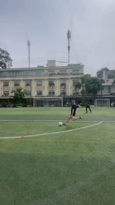 ルイス・ハビエル・ガルシア・サンスのインスタグラム：「HO CHI MINH We have used every single min to enjoy as much as possible Vietnam, thank you very much for your hospitality and love. We'll be back, but it's our time for the next and last destination. See you soon, Love 🇻🇳 .  #laligaambassadors  #Vietnam  #hochiminh」