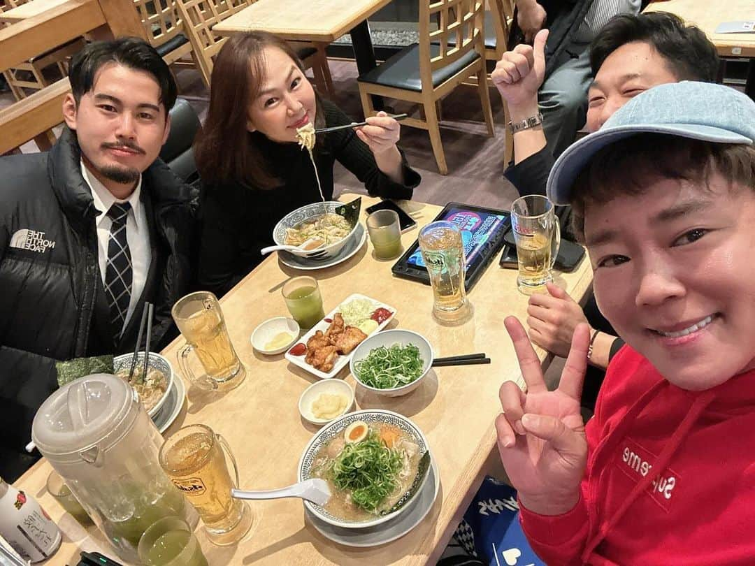 楽しんごさんのインスタグラム写真 - (楽しんごInstagram)「丸源ラーメン🍜岡崎店の店員さん めちゃくちゃ良い人ばかりだったー ちゃっかしサインも描いたよ✍️  にんにくたっぷりで肉そば最高😊  #肉そば #fyp #ramen」12月11日 2時16分 - tanoshingo.official