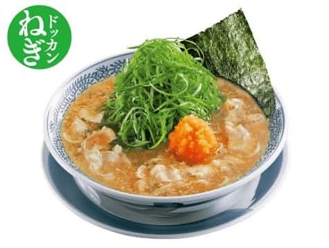 楽しんごさんのインスタグラム写真 - (楽しんごInstagram)「丸源ラーメン🍜岡崎店の店員さん めちゃくちゃ良い人ばかりだったー ちゃっかしサインも描いたよ✍️  にんにくたっぷりで肉そば最高😊  #肉そば #fyp #ramen」12月11日 2時16分 - tanoshingo.official