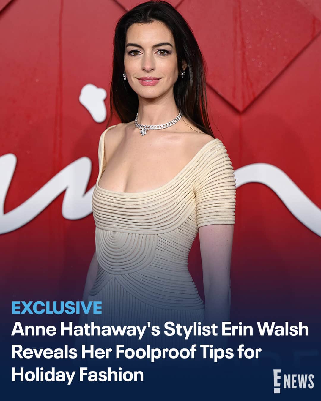 E! Onlineのインスタグラム：「Truth is, no one can do what Anne Hathaway does, but that won't stop us from trying! Gird your loins and head to the link in bio for her stylist's tips on sleighing this holiday season. (📷: Getty)」