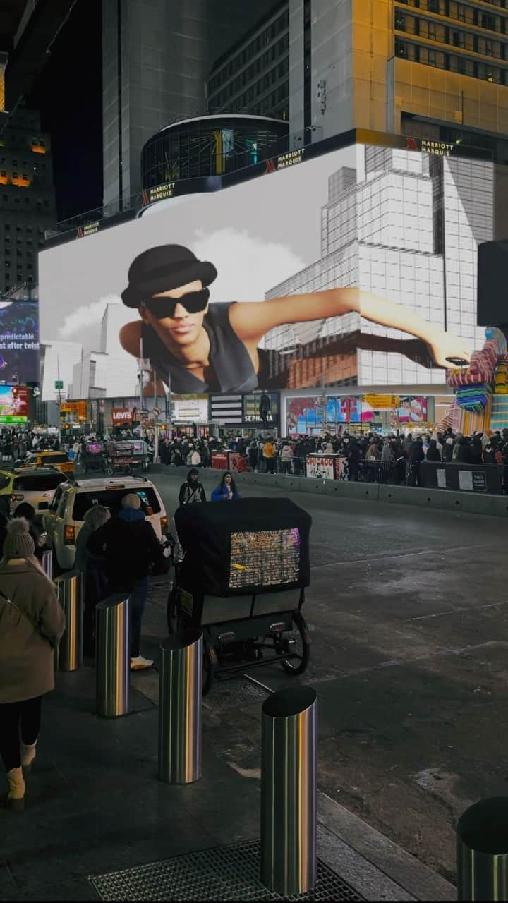 Armani Officialのインスタグラム：「Emporio Armani’s takeover of Times Square in New York.   #EAWatches #EAeyewear」