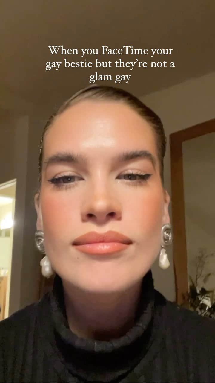 ストーミ・ヘンレイのインスタグラム：「🙃」