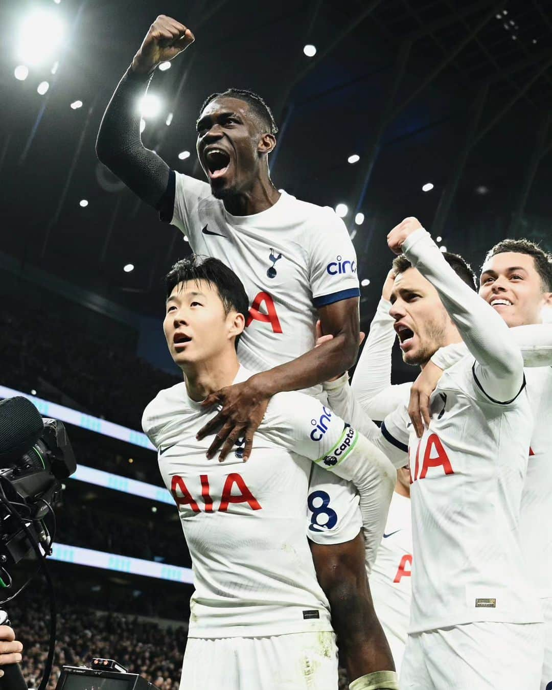 ソン・フンミンのインスタグラム：「This is the reaction we wanted. Back to winning ways. Thank you for the love everyone. COYS!! 🤍」