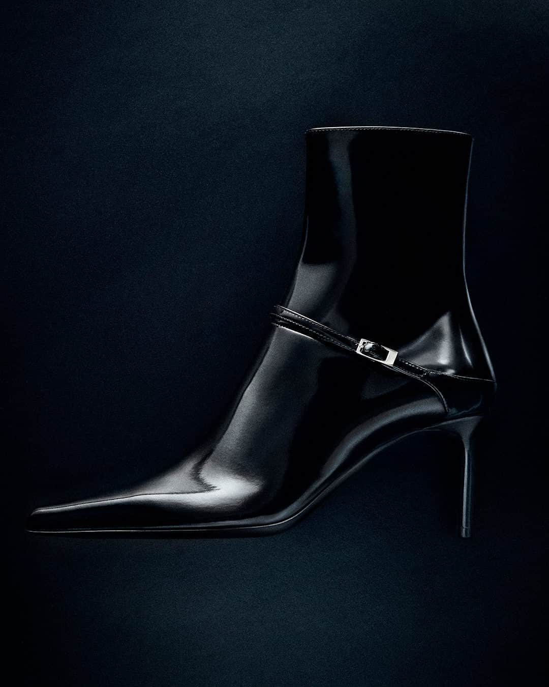 ネッタポルテのインスタグラム：「NEW HEIGHTS: @ysl's 'Vendome' ankle boots are sleek, elegant, and timeless, all hallmarks of a great investment piece.   Tap the link in bio to shop at #NETAPORTER.」
