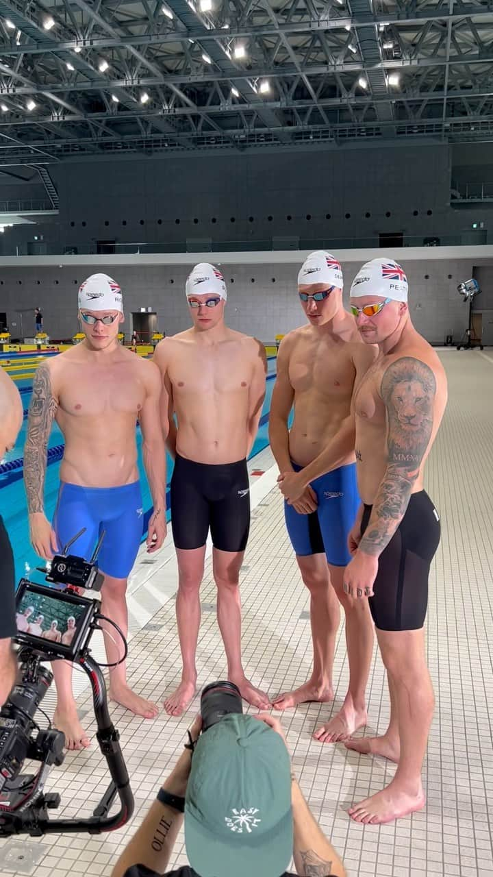 スピードのインスタグラム：「Capturing the essence of teamwork and dedication behind the scenes of our Fastskin LZR 2.0 photoshoot with 17 incredible Speedo athletes. 🤩 Witness the gathering of the world’s best swimmers, united by their passion for the water. 🙌  #Speedo」