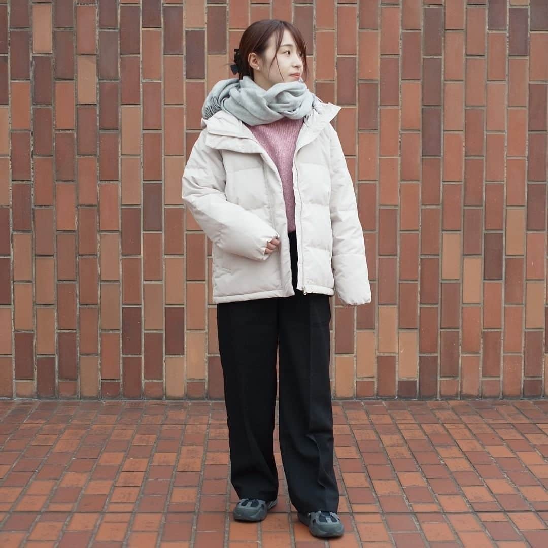無印良品さんのインスタグラム写真 - (無印良品Instagram)「スタッフの着こなし｜表情豊かなカラーニットを使ったコーディネート - ヤク混のウール素材であたたかく、カラーネップ糸を加えた、表情豊かなセーターのコーディネートを集めました。 くらしの中になじんでいく日々の着こなしを、お店のスタッフのスナップ写真でお届けします。  ▼スタッフ身長 2～3枚目：172cm 4～5枚目：156cm 6～7枚目：160cm  そのほかのスタッフの着こなしは、 @muji_global プロフィールのハイライト「着こなし」から確認できます。  ※着用アイテムには一部私物が含まれます  ◇画像をタップすると、商品の詳細を確認できます◇ ◇投稿を保存しておくと、お店でのお買い物時に見返せます◇ - #無印良品 #MUJI #無印コーデ #コーディネート #スタッフスナップ #スタッフコーデ #ニット #セーター #ハイネックニット #Vネックニット #ニットコーデ #カラーニット」12月11日 14時00分 - muji_global