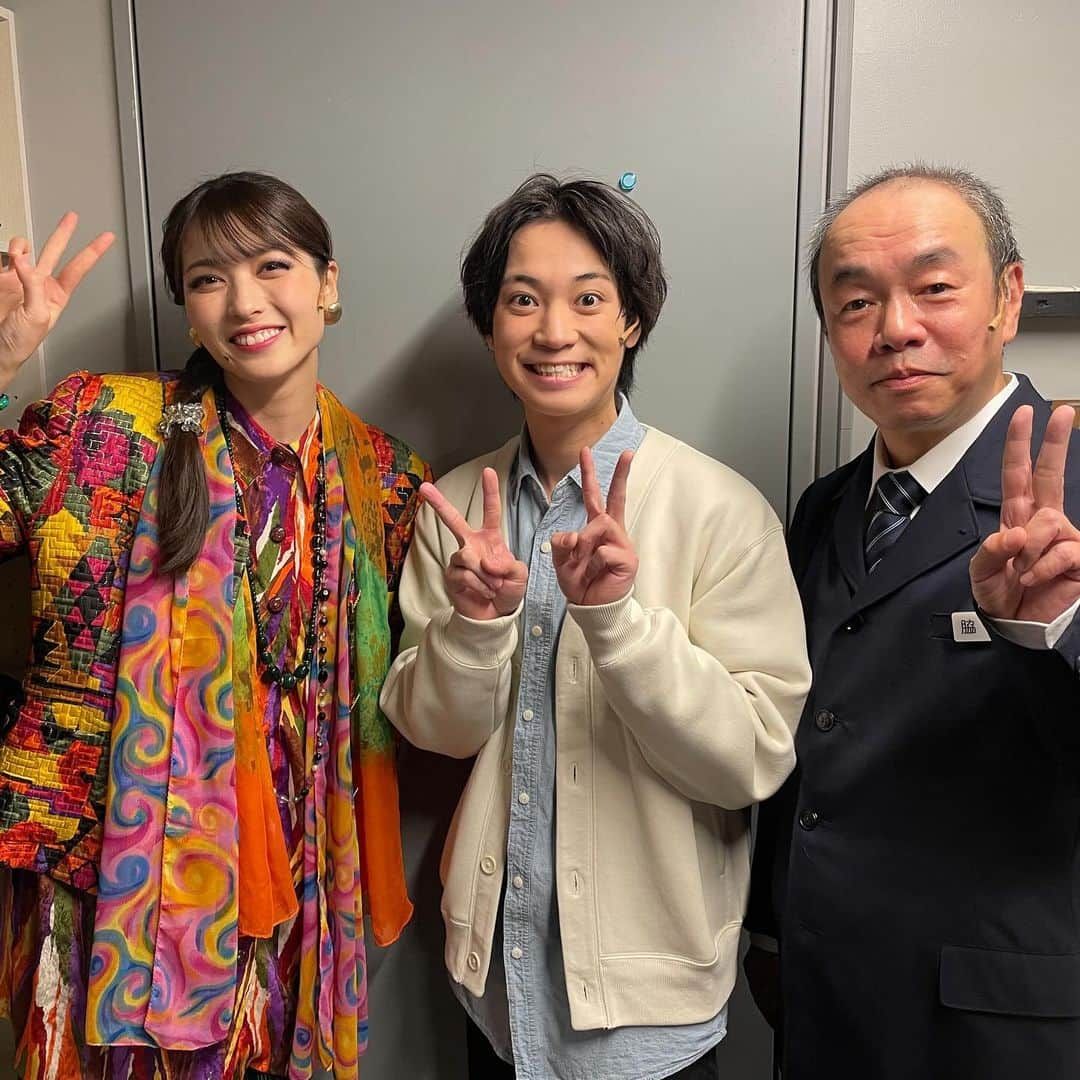 矢島舞美さんのインスタグラム写真 - (矢島舞美Instagram)「. 昨日無事に、舞台『説得してるのは僕の方』千秋楽を迎えました‼︎本番が4日間しかなかったので、始まってしまったら本当にあっ！という間でしたが、4つの短編集と言う事もあり、色々な役に挑戦できたり、共演の高木稟さん、百瀬朔くんからも色々な刺激をもらい、稽古から本番までとても濃密な時間でした☺️♡ 出演は3人のみでしたが、映像やイマーシブ音響とのコラボもあり、裏ではたくさんのスタッフさんたちが駆け回り、たくさんの力が合わさって全公演完走できた事、感謝の気持ちでいっぱいです☺️ そしてそれをたくさんの方に観ていただけた事が何より嬉しかったです😭 足を運んで下さった皆様、応援して下さった皆様、本当にありがとうございました！♡ . . #説得してるのは僕の方#舞台」12月11日 14時00分 - maimiyajima_official_uf