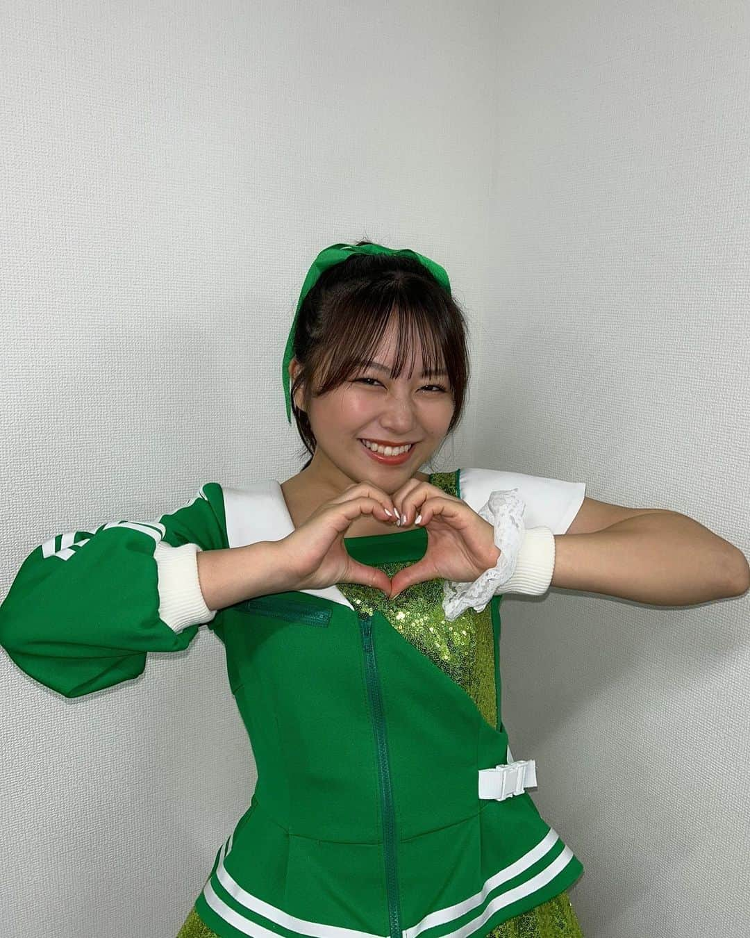 島崎友莉亜のインスタグラム：「きみのチアリーダー🪐💫🦖」