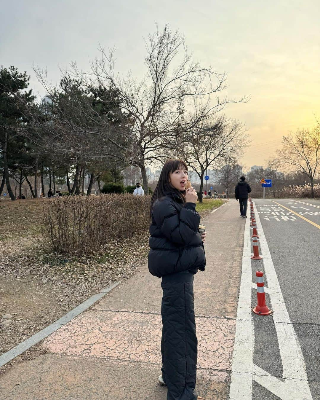 ピョ・イェジンさんのインスタグラム写真 - (ピョ・イェジンInstagram)「산책🍦」12月11日 14時30分 - yjiinp