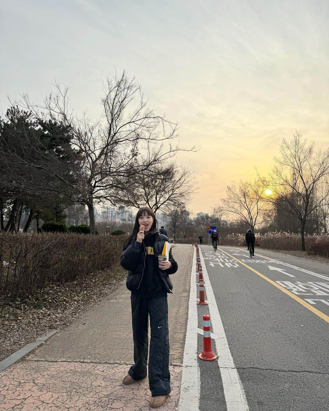 ピョ・イェジンさんのインスタグラム写真 - (ピョ・イェジンInstagram)「산책🍦」12月11日 14時30分 - yjiinp